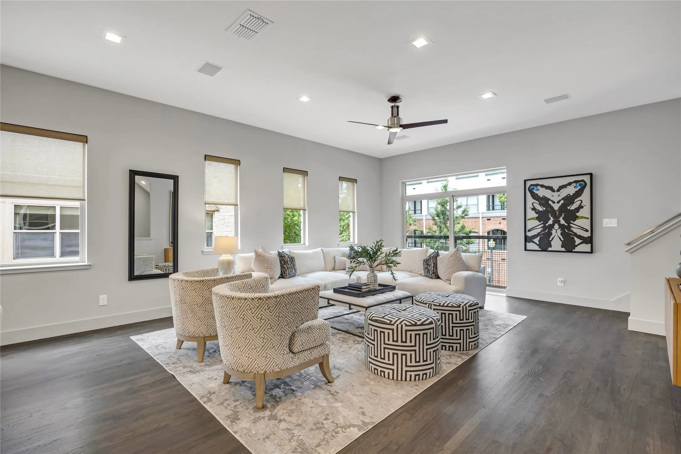 Townhouse For Sale in Dallas County , 2313 Clark Street, Dallas, Texas 75204, 3 Bedroom, 4 Bathroom, 2 Garage spaces, 2,353 Sqft, built in 2004, mls#21331790, Real Estate Agent in Dallas, Homes For Sale in Dallas county, Homes For Sale in Dallas, Realtor in Dallas Texas, Real Estate Brokerage Independent Realty Texas, Luminita Cordes Realtor