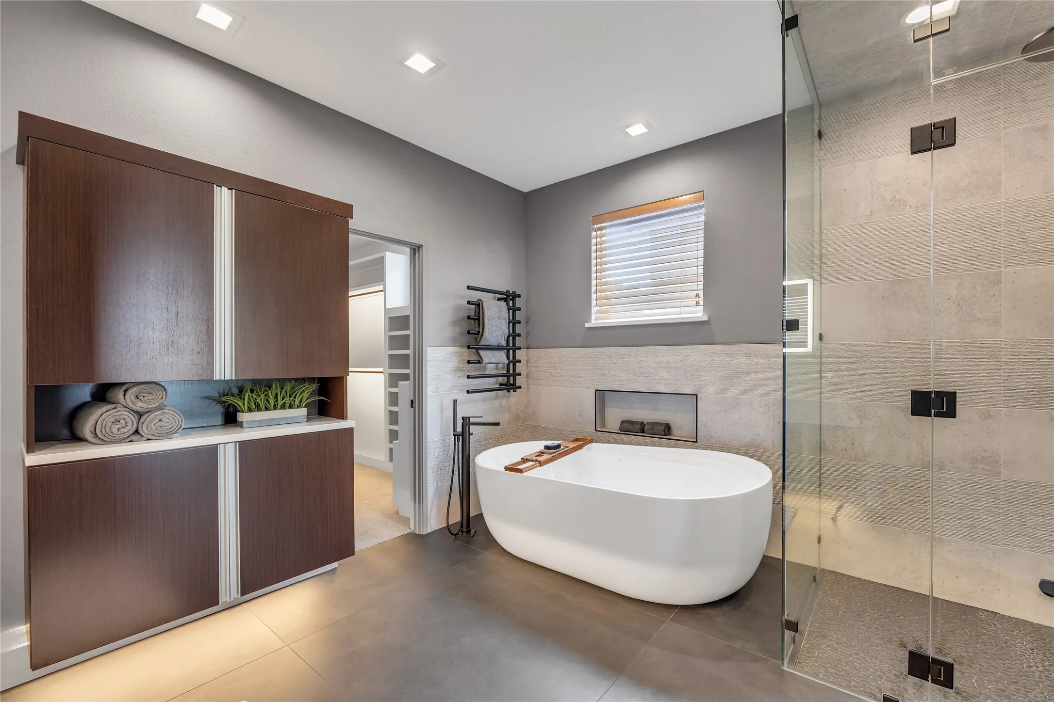 Townhouse For Sale in Dallas County , 2313 Clark Street, Dallas, Texas 75204, 3 Bedroom, 4 Bathroom, 2 Garage spaces, 2,353 Sqft, built in 2004, mls#21331790, Real Estate Agent in Dallas, Homes For Sale in Dallas county, Homes For Sale in Dallas, Realtor in Dallas Texas, Real Estate Brokerage Independent Realty Texas, Luminita Cordes Realtor