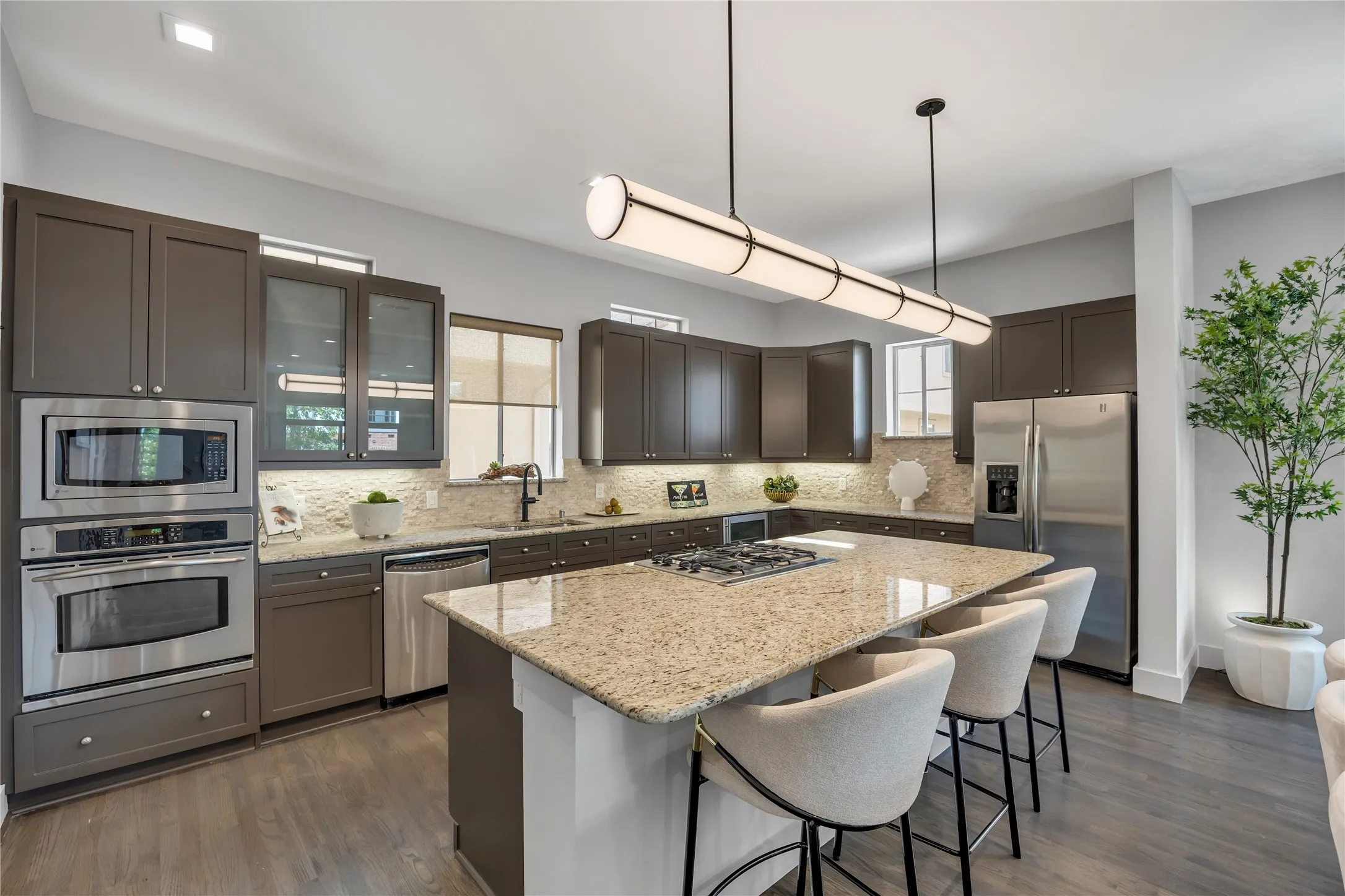 Townhouse For Sale in Dallas County , 2313 Clark Street, Dallas, Texas 75204, 3 Bedroom, 4 Bathroom, 2 Garage spaces, 2,353 Sqft, built in 2004, mls#21331790, Real Estate Agent in Dallas, Homes For Sale in Dallas county, Homes For Sale in Dallas, Realtor in Dallas Texas, Real Estate Brokerage Independent Realty Texas, Luminita Cordes Realtor