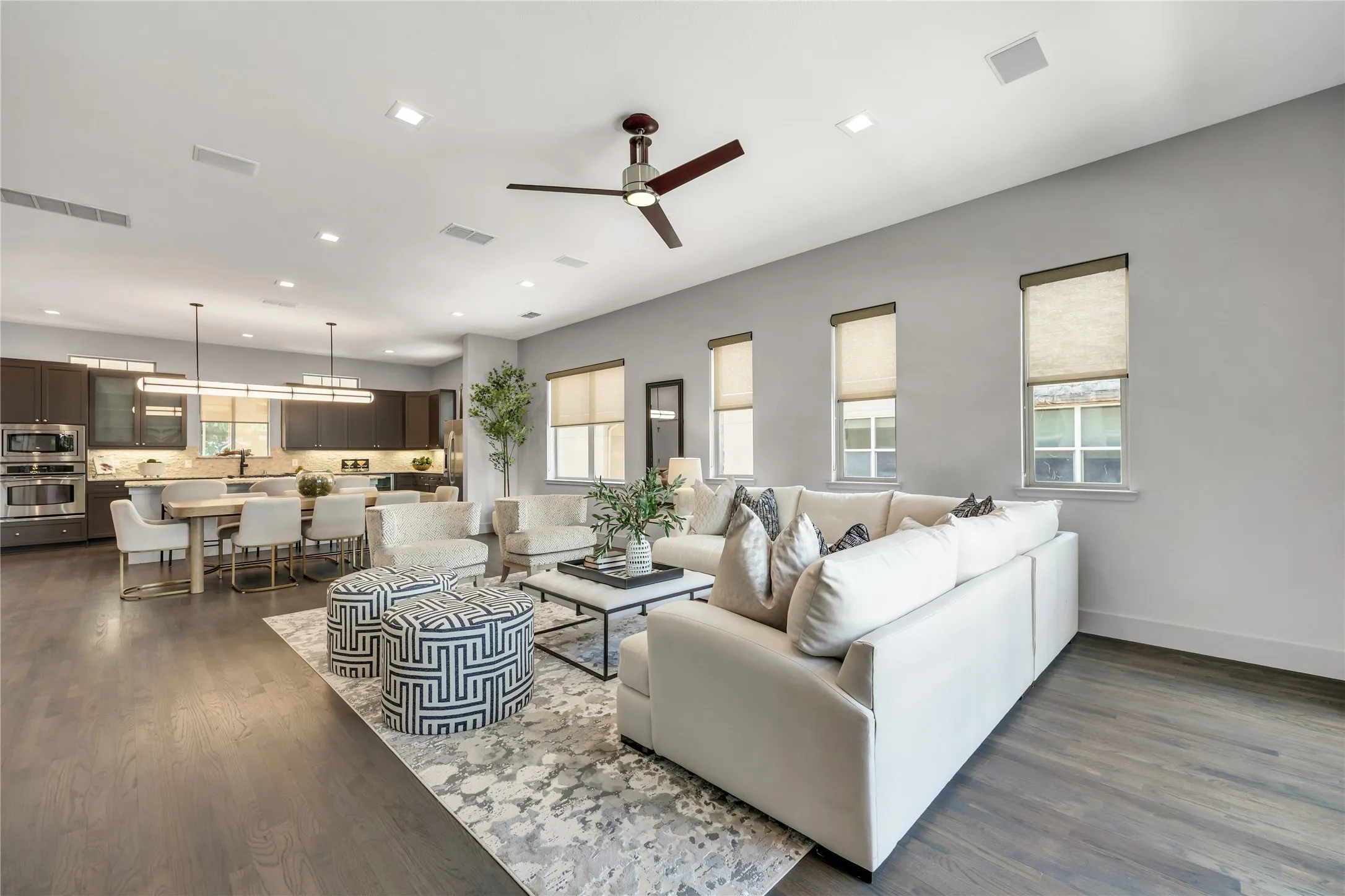 Townhouse For Sale in Dallas County , 2313 Clark Street, Dallas, Texas 75204, 3 Bedroom, 4 Bathroom, 2 Garage spaces, 2,353 Sqft, built in 2004, mls#21331790, Real Estate Agent in Dallas, Homes For Sale in Dallas county, Homes For Sale in Dallas, Realtor in Dallas Texas, Real Estate Brokerage Independent Realty Texas, Luminita Cordes Realtor