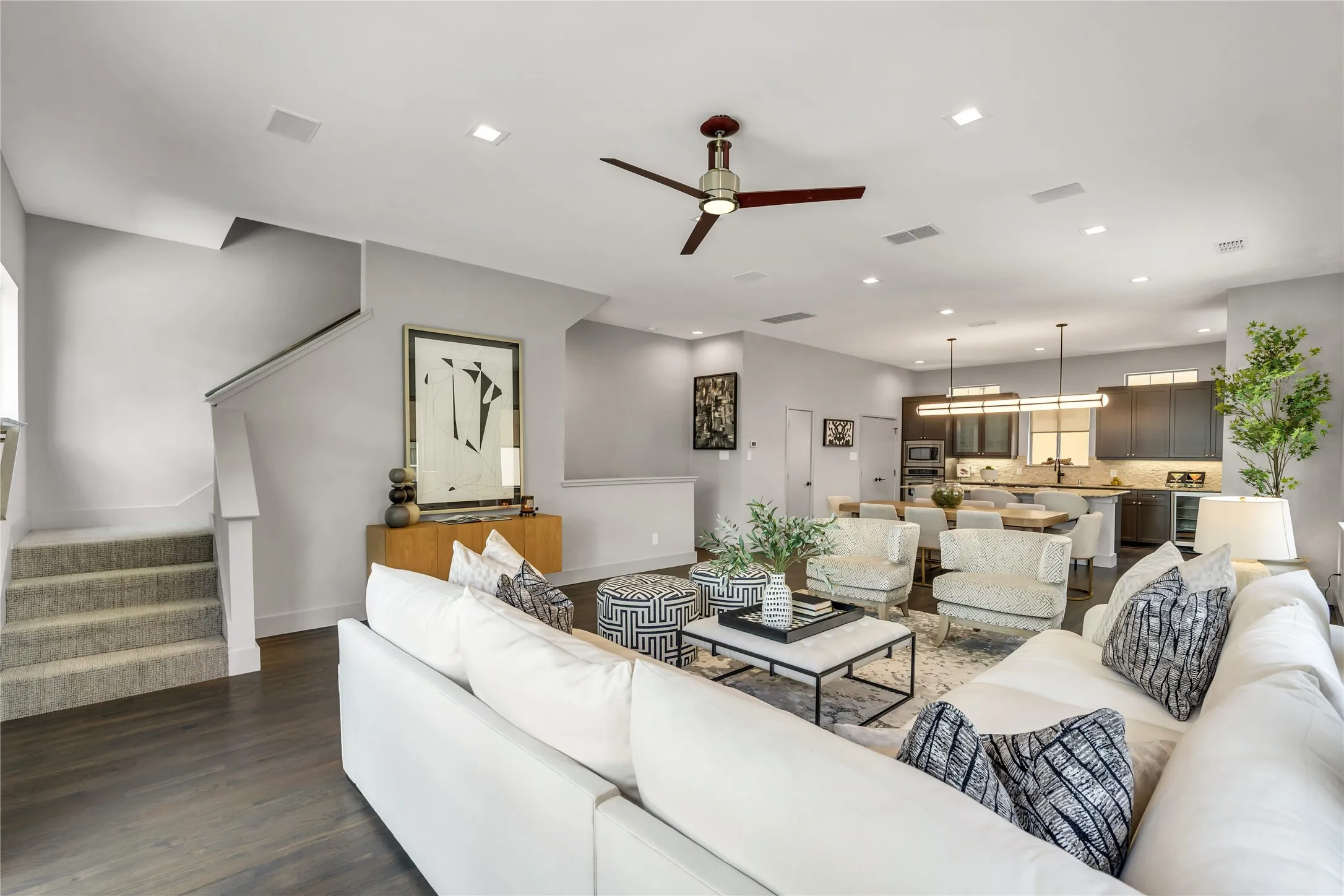 Townhouse For Sale in Dallas County , 2313 Clark Street, Dallas, Texas 75204, 3 Bedroom, 4 Bathroom, 2 Garage spaces, 2,353 Sqft, built in 2004, mls#21331790, Real Estate Agent in Dallas, Homes For Sale in Dallas county, Homes For Sale in Dallas, Realtor in Dallas Texas, Real Estate Brokerage Independent Realty Texas, Luminita Cordes Realtor