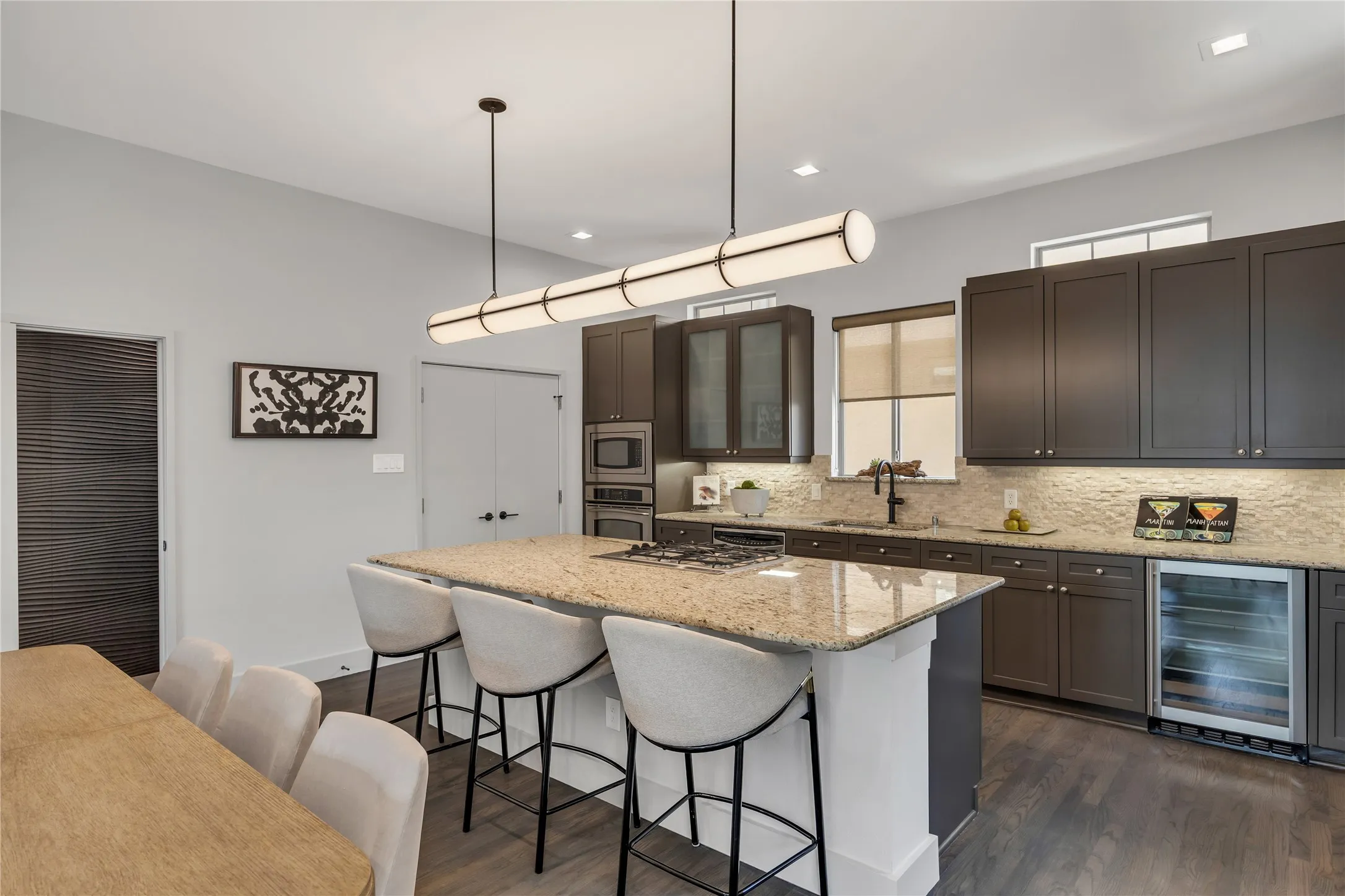 Townhouse For Sale in Dallas County , 2313 Clark Street, Dallas, Texas 75204, 3 Bedroom, 4 Bathroom, 2 Garage spaces, 2,353 Sqft, built in 2004, mls#21331790, Real Estate Agent in Dallas, Homes For Sale in Dallas county, Homes For Sale in Dallas, Realtor in Dallas Texas, Real Estate Brokerage Independent Realty Texas, Luminita Cordes Realtor