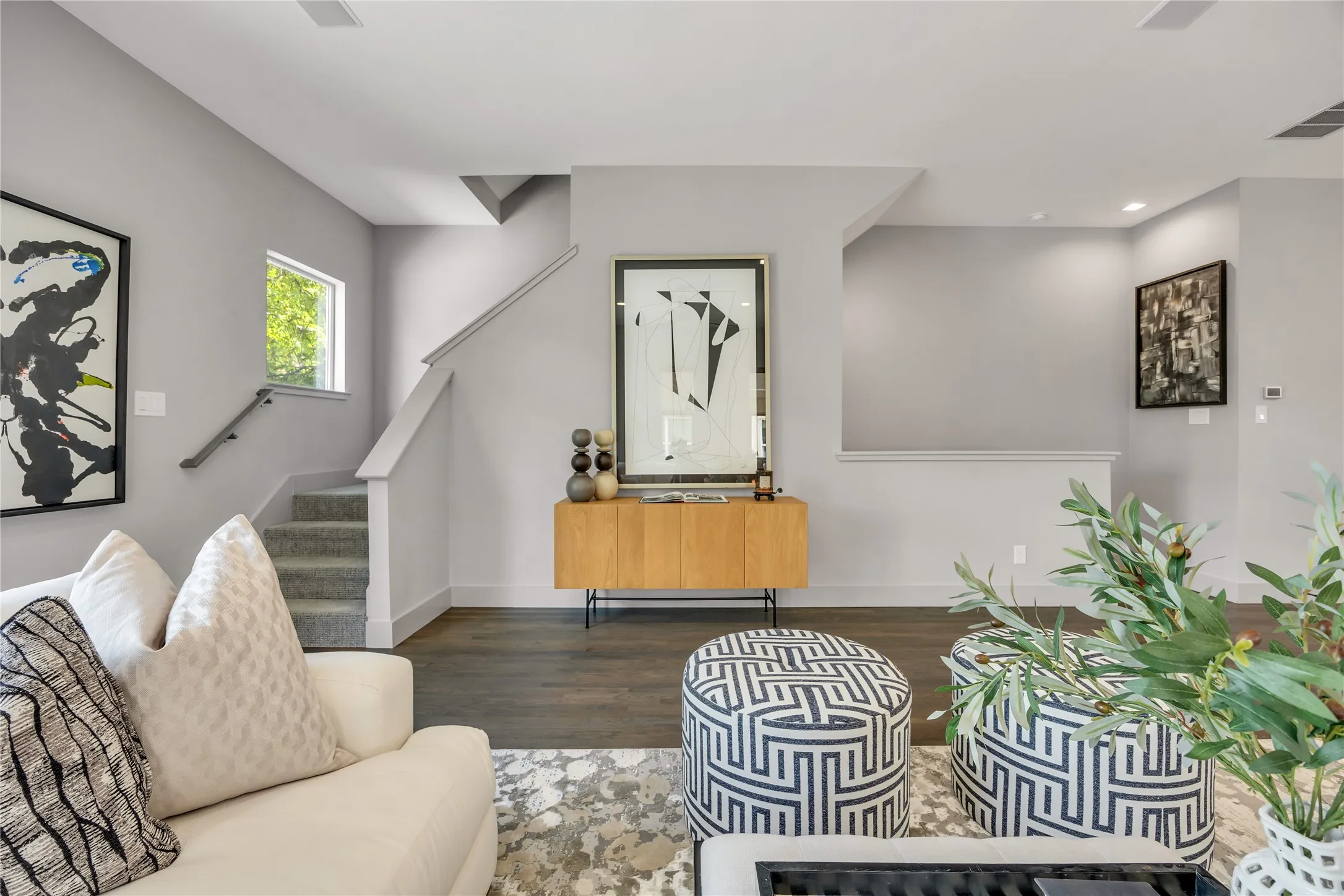 Townhouse For Sale in Dallas County , 2313 Clark Street, Dallas, Texas 75204, 3 Bedroom, 4 Bathroom, 2 Garage spaces, 2,353 Sqft, built in 2004, mls#21331790, Real Estate Agent in Dallas, Homes For Sale in Dallas county, Homes For Sale in Dallas, Realtor in Dallas Texas, Real Estate Brokerage Independent Realty Texas, Luminita Cordes Realtor