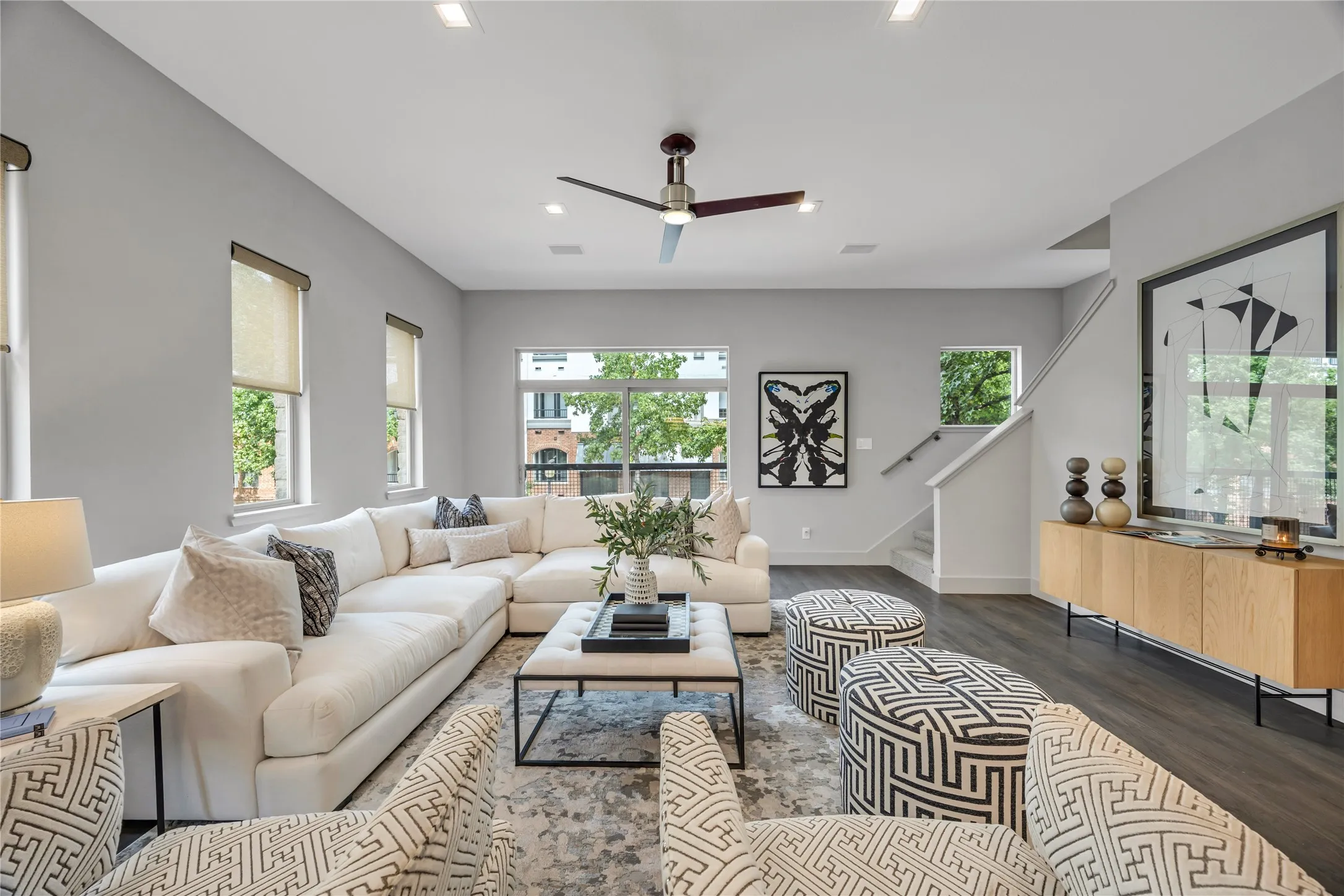 Townhouse For Sale in Dallas County , 2313 Clark Street, Dallas, Texas 75204, 3 Bedroom, 4 Bathroom, 2 Garage spaces, 2,353 Sqft, built in 2004, mls#21331790, Real Estate Agent in Dallas, Homes For Sale in Dallas county, Homes For Sale in Dallas, Realtor in Dallas Texas, Real Estate Brokerage Independent Realty Texas, Luminita Cordes Realtor