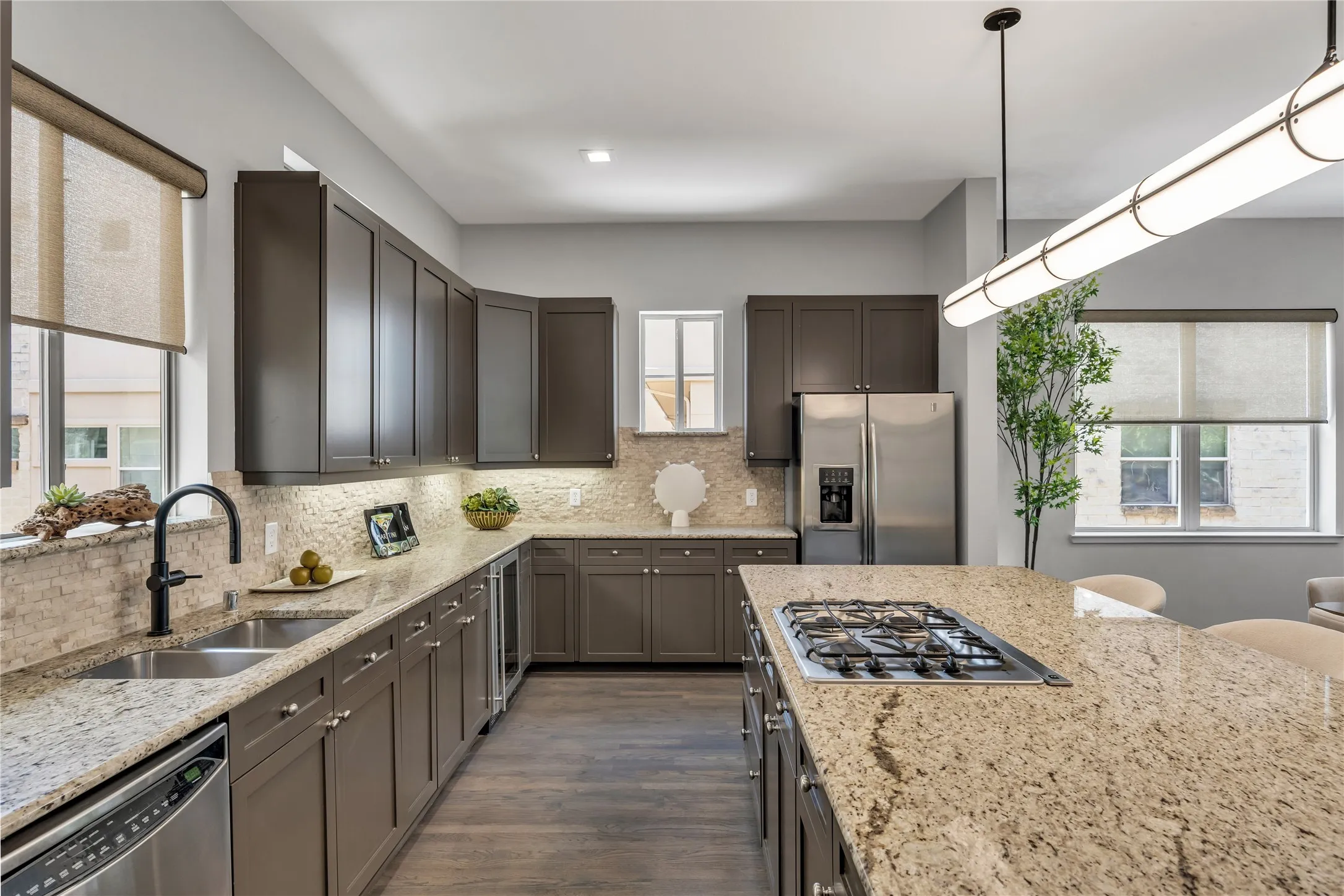Townhouse For Sale in Dallas County , 2313 Clark Street, Dallas, Texas 75204, 3 Bedroom, 4 Bathroom, 2 Garage spaces, 2,353 Sqft, built in 2004, mls#21331790, Real Estate Agent in Dallas, Homes For Sale in Dallas county, Homes For Sale in Dallas, Realtor in Dallas Texas, Real Estate Brokerage Independent Realty Texas, Luminita Cordes Realtor