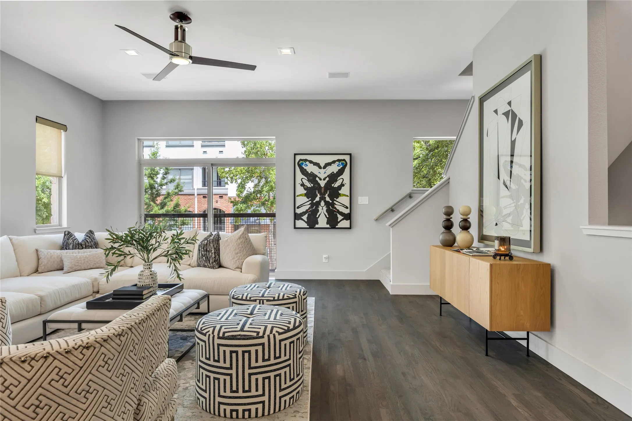 Townhouse For Sale in Dallas County , 2313 Clark Street, Dallas, Texas 75204, 3 Bedroom, 4 Bathroom, 2 Garage spaces, 2,353 Sqft, built in 2004, mls#21331790, Real Estate Agent in Dallas, Homes For Sale in Dallas county, Homes For Sale in Dallas, Realtor in Dallas Texas, Real Estate Brokerage Independent Realty Texas, Luminita Cordes Realtor