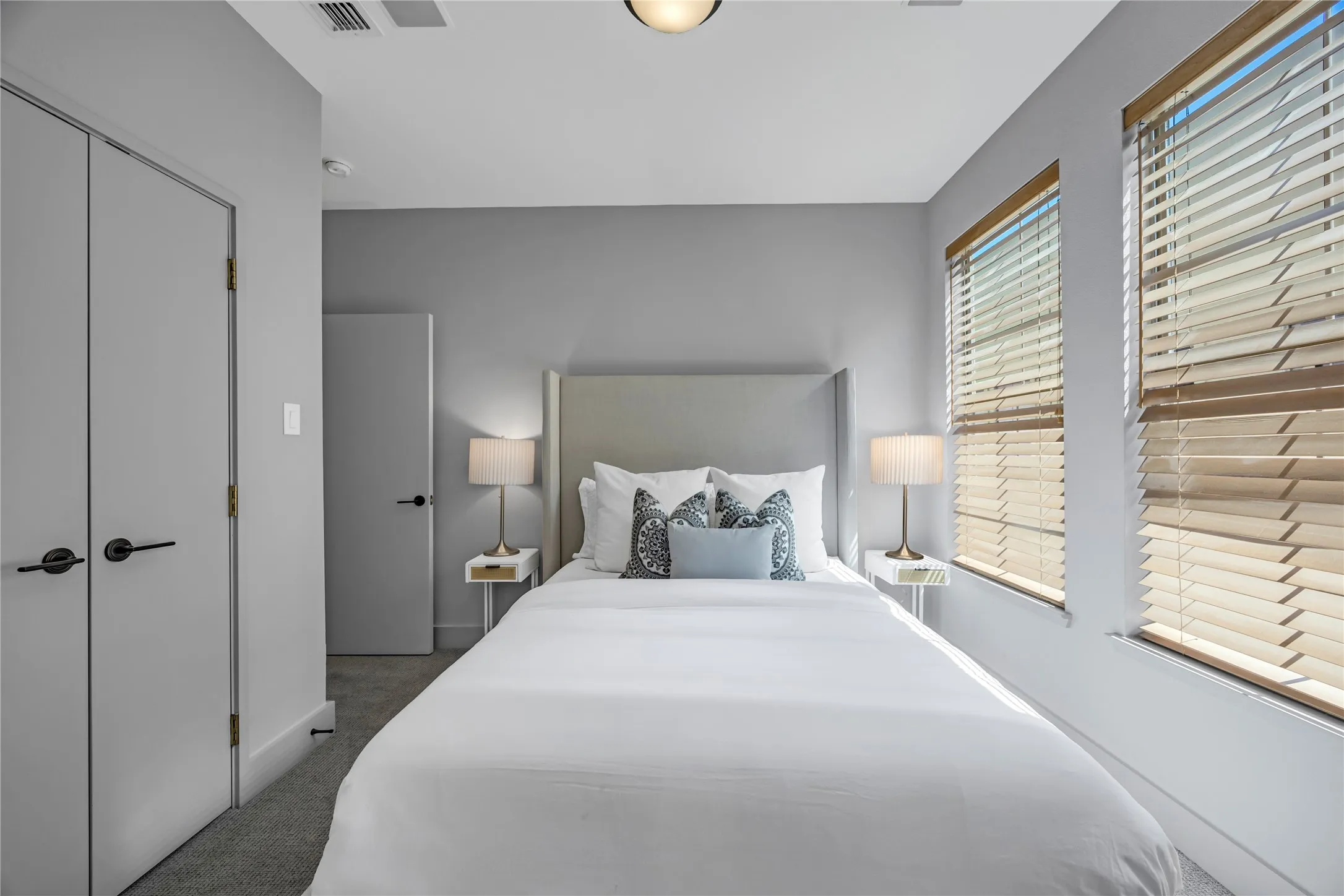 Townhouse For Sale in Dallas County , 2313 Clark Street, Dallas, Texas 75204, 3 Bedroom, 4 Bathroom, 2 Garage spaces, 2,353 Sqft, built in 2004, mls#21331790, Real Estate Agent in Dallas, Homes For Sale in Dallas county, Homes For Sale in Dallas, Realtor in Dallas Texas, Real Estate Brokerage Independent Realty Texas, Luminita Cordes Realtor