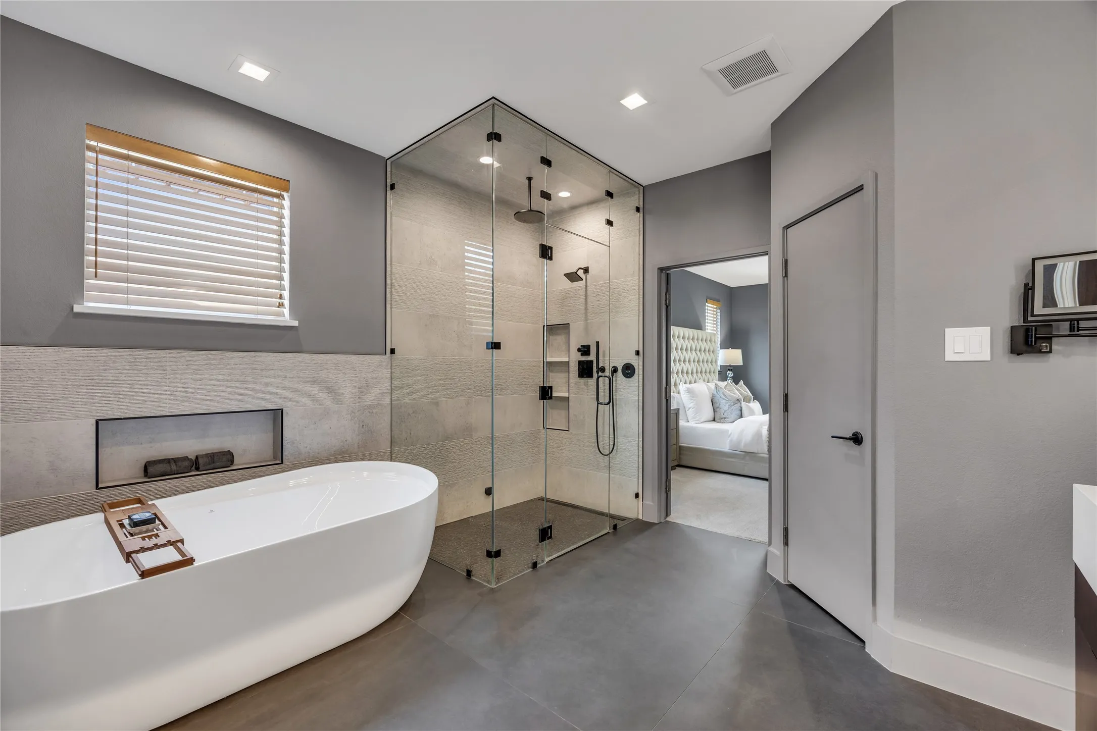 Townhouse For Sale in Dallas County , 2313 Clark Street, Dallas, Texas 75204, 3 Bedroom, 4 Bathroom, 2 Garage spaces, 2,353 Sqft, built in 2004, mls#21331790, Real Estate Agent in Dallas, Homes For Sale in Dallas county, Homes For Sale in Dallas, Realtor in Dallas Texas, Real Estate Brokerage Independent Realty Texas, Luminita Cordes Realtor