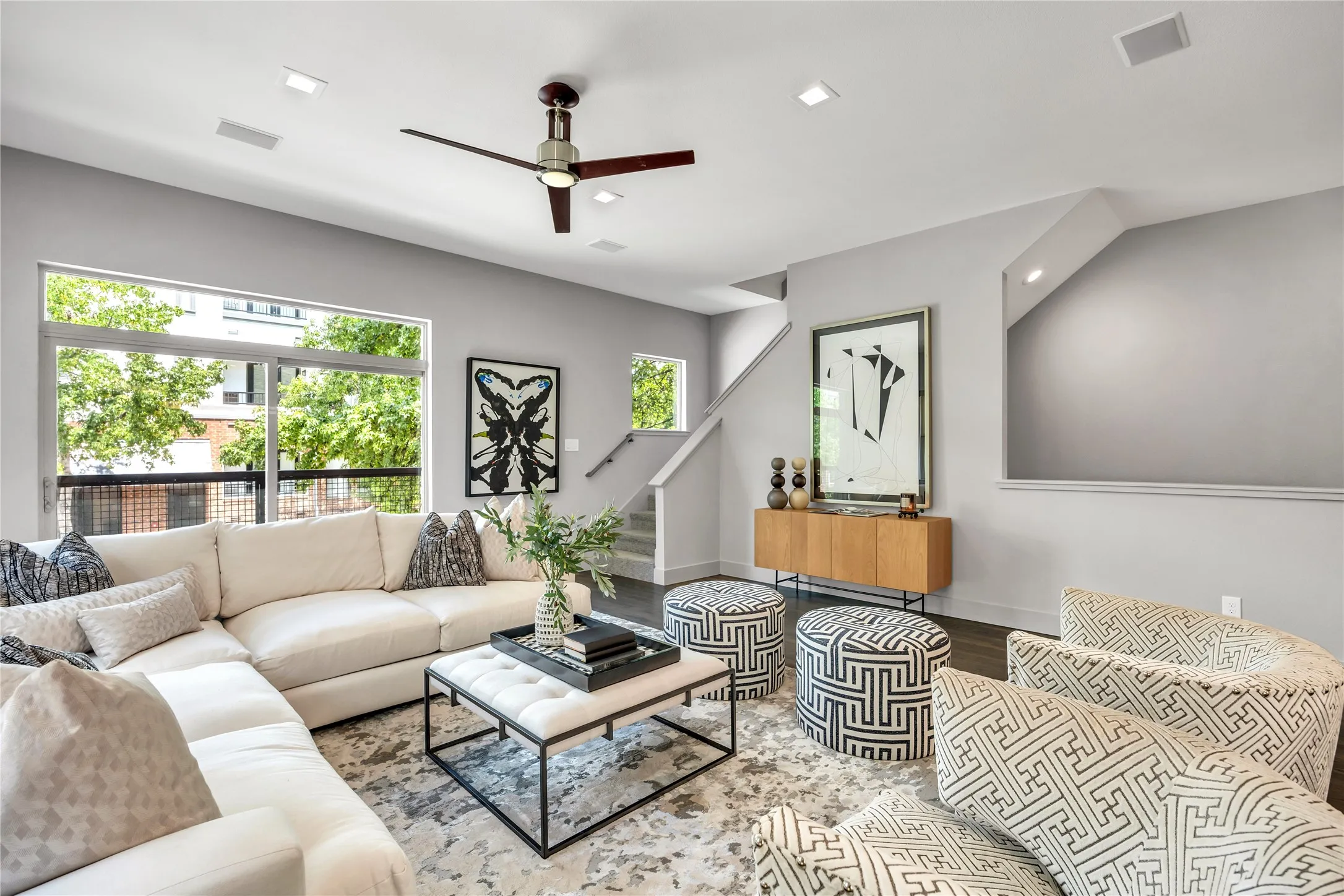 Townhouse For Sale in Dallas County , 2313 Clark Street, Dallas, Texas 75204, 3 Bedroom, 4 Bathroom, 2 Garage spaces, 2,353 Sqft, built in 2004, mls#21331790, Real Estate Agent in Dallas, Homes For Sale in Dallas county, Homes For Sale in Dallas, Realtor in Dallas Texas, Real Estate Brokerage Independent Realty Texas, Luminita Cordes Realtor