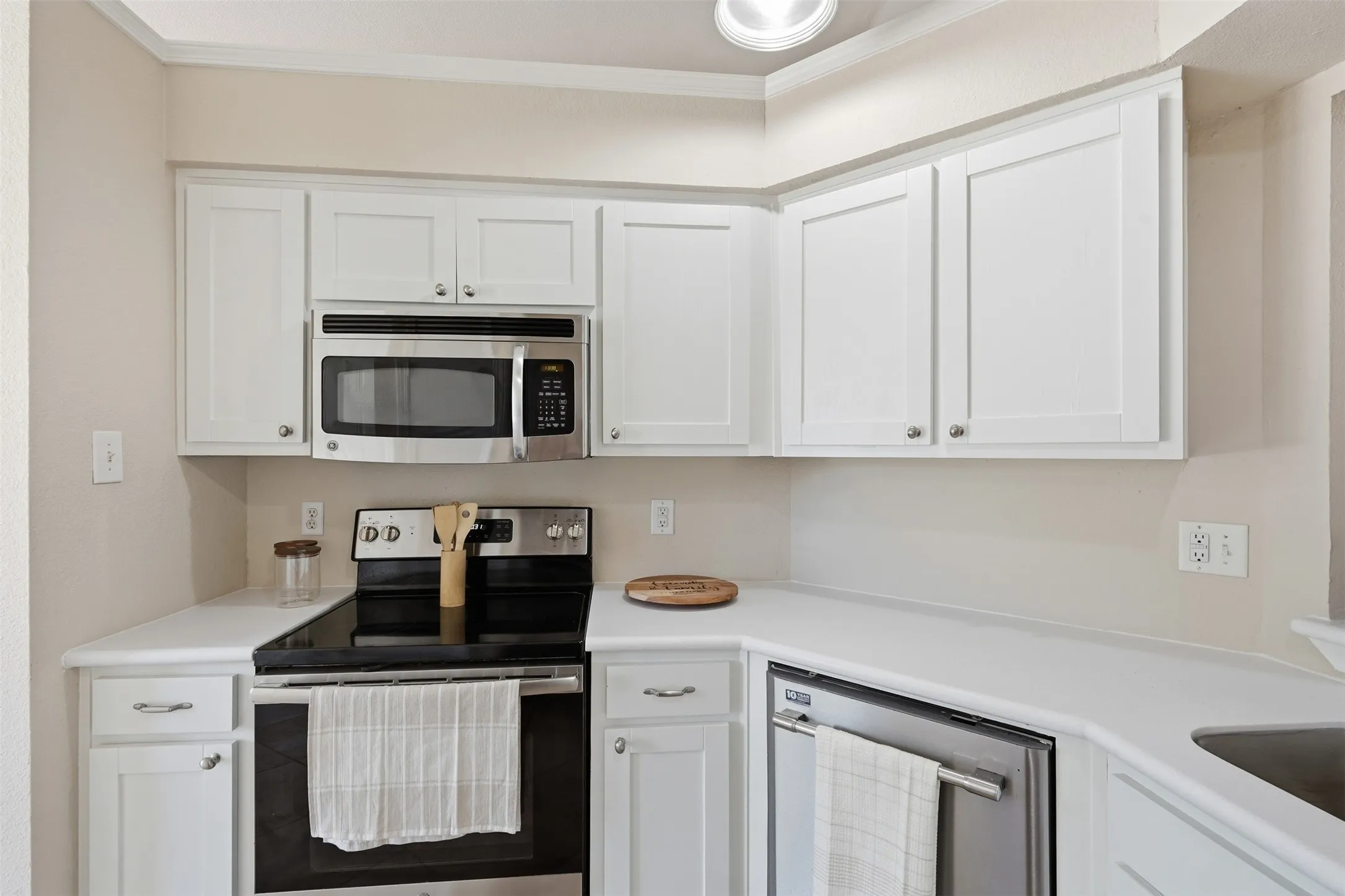 Single Family Residence For Sale in Tarrant County , 2606 Worth Forest Court, Arlington, Texas 76016, 3 Bedroom, 1 Bathroom, 1 Garage spaces, 1,105 Sqft, built in 1984, mls#21357271, Real Estate Agent in Arlington, Homes For Sale in Tarrant county, Homes For Sale in Arlington, Realtor in Arlington Texas, Real Estate Brokerage Independent Realty Texas, Luminita Cordes Realtor
