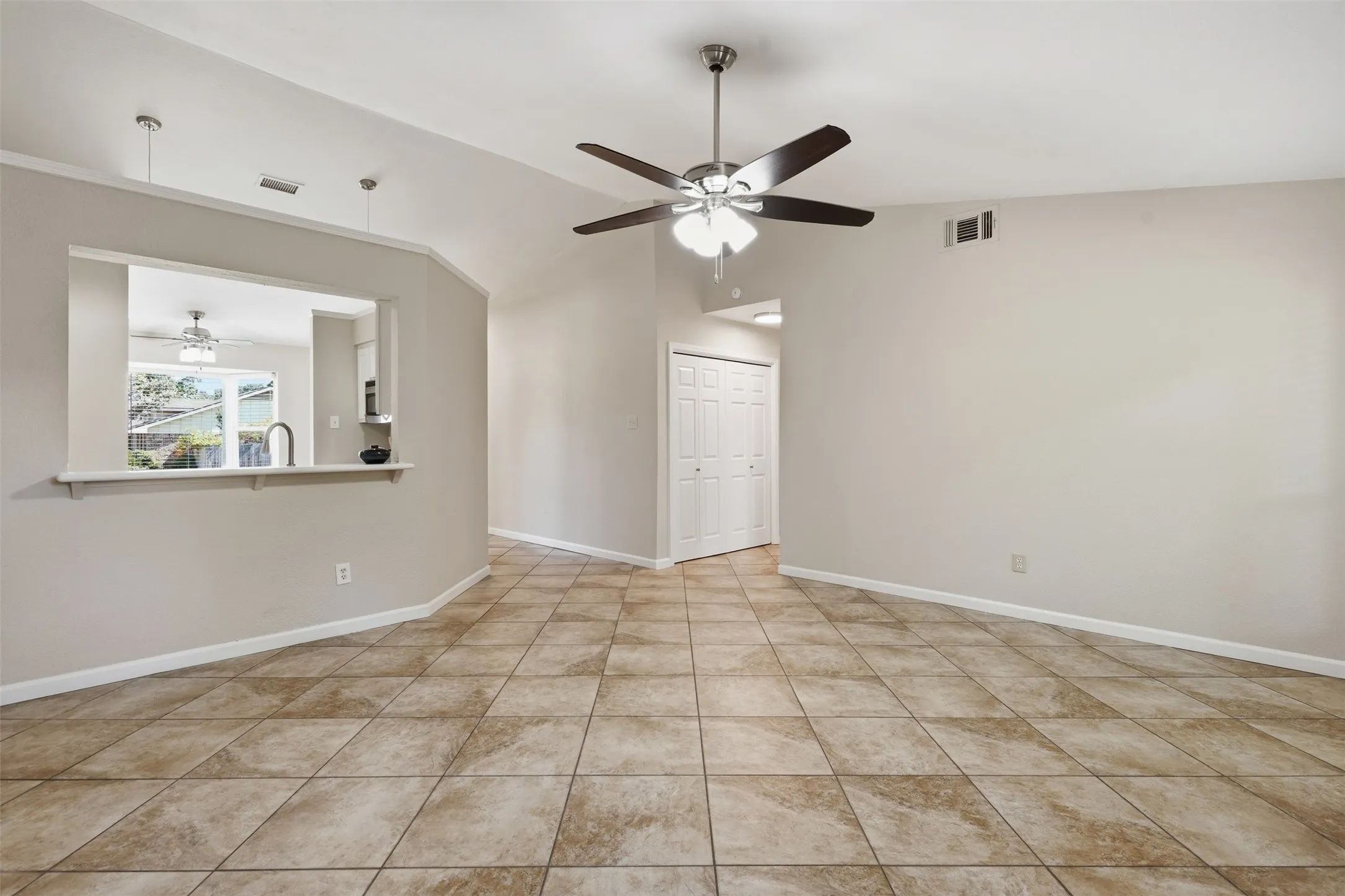 Single Family Residence For Sale in Tarrant County , 2606 Worth Forest Court, Arlington, Texas 76016, 3 Bedroom, 1 Bathroom, 1 Garage spaces, 1,105 Sqft, built in 1984, mls#21357271, Real Estate Agent in Arlington, Homes For Sale in Tarrant county, Homes For Sale in Arlington, Realtor in Arlington Texas, Real Estate Brokerage Independent Realty Texas, Luminita Cordes Realtor