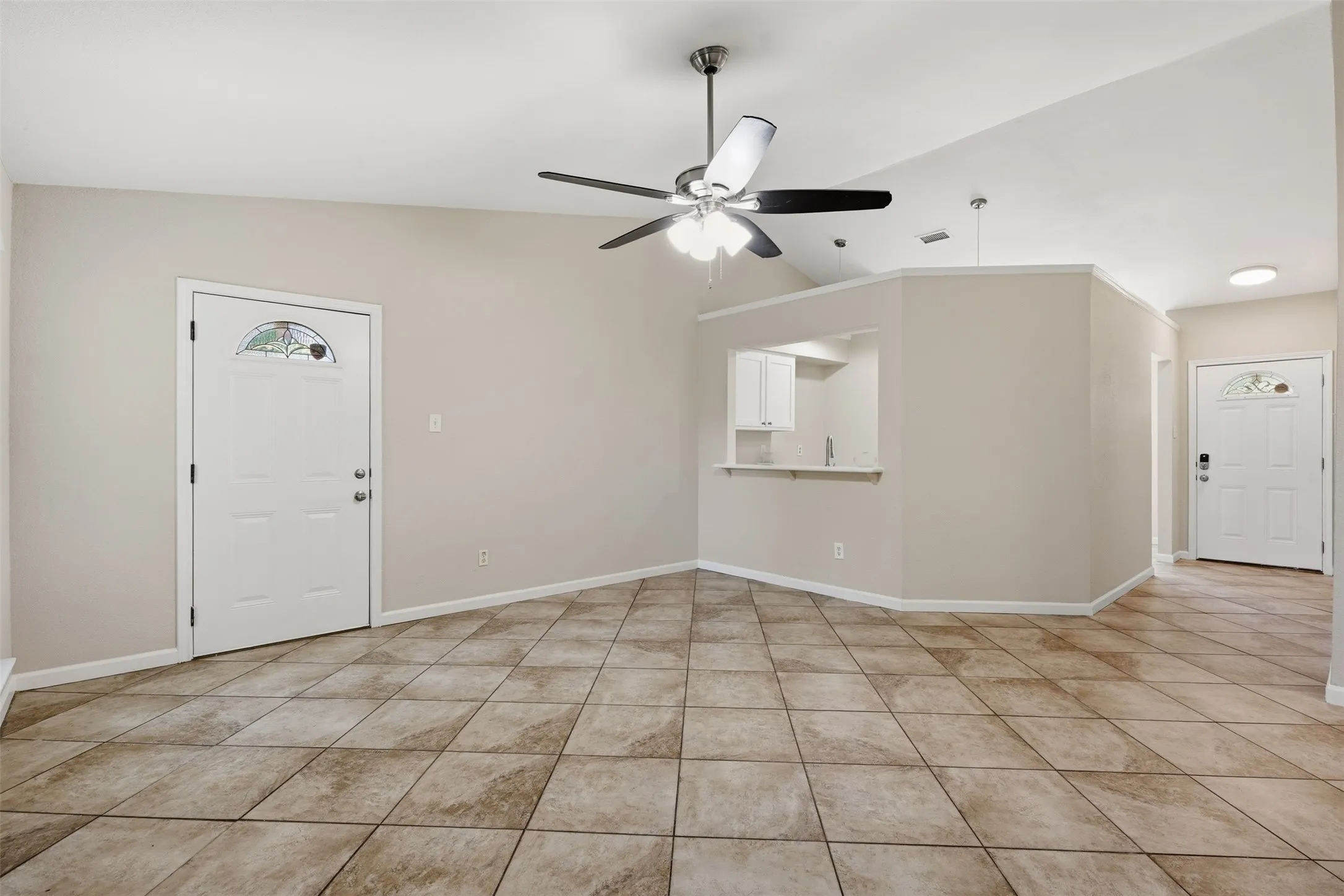 Single Family Residence For Sale in Tarrant County , 2606 Worth Forest Court, Arlington, Texas 76016, 3 Bedroom, 1 Bathroom, 1 Garage spaces, 1,105 Sqft, built in 1984, mls#21357271, Real Estate Agent in Arlington, Homes For Sale in Tarrant county, Homes For Sale in Arlington, Realtor in Arlington Texas, Real Estate Brokerage Independent Realty Texas, Luminita Cordes Realtor