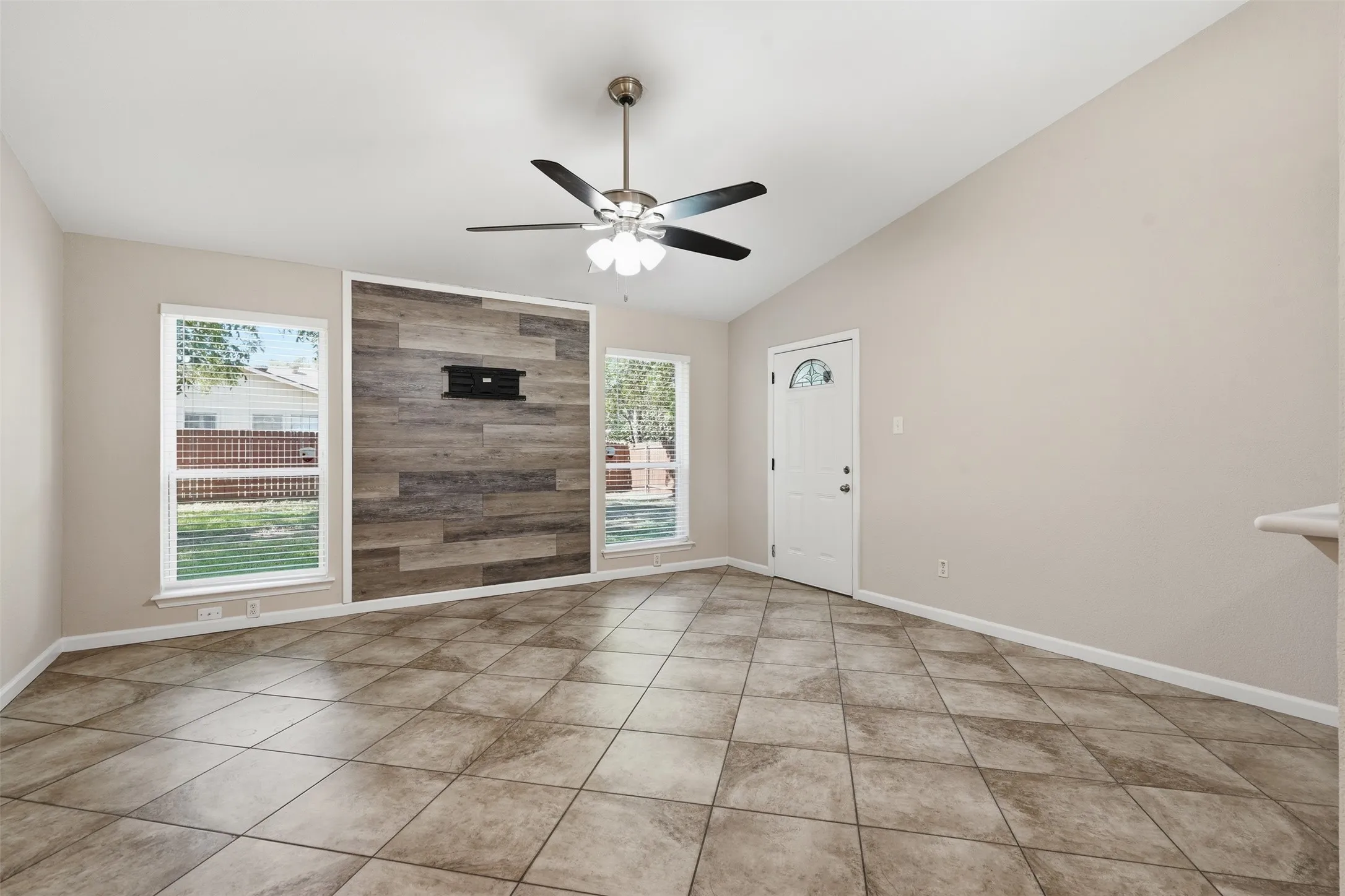 Single Family Residence For Sale in Tarrant County , 2606 Worth Forest Court, Arlington, Texas 76016, 3 Bedroom, 1 Bathroom, 1 Garage spaces, 1,105 Sqft, built in 1984, mls#21357271, Real Estate Agent in Arlington, Homes For Sale in Tarrant county, Homes For Sale in Arlington, Realtor in Arlington Texas, Real Estate Brokerage Independent Realty Texas, Luminita Cordes Realtor