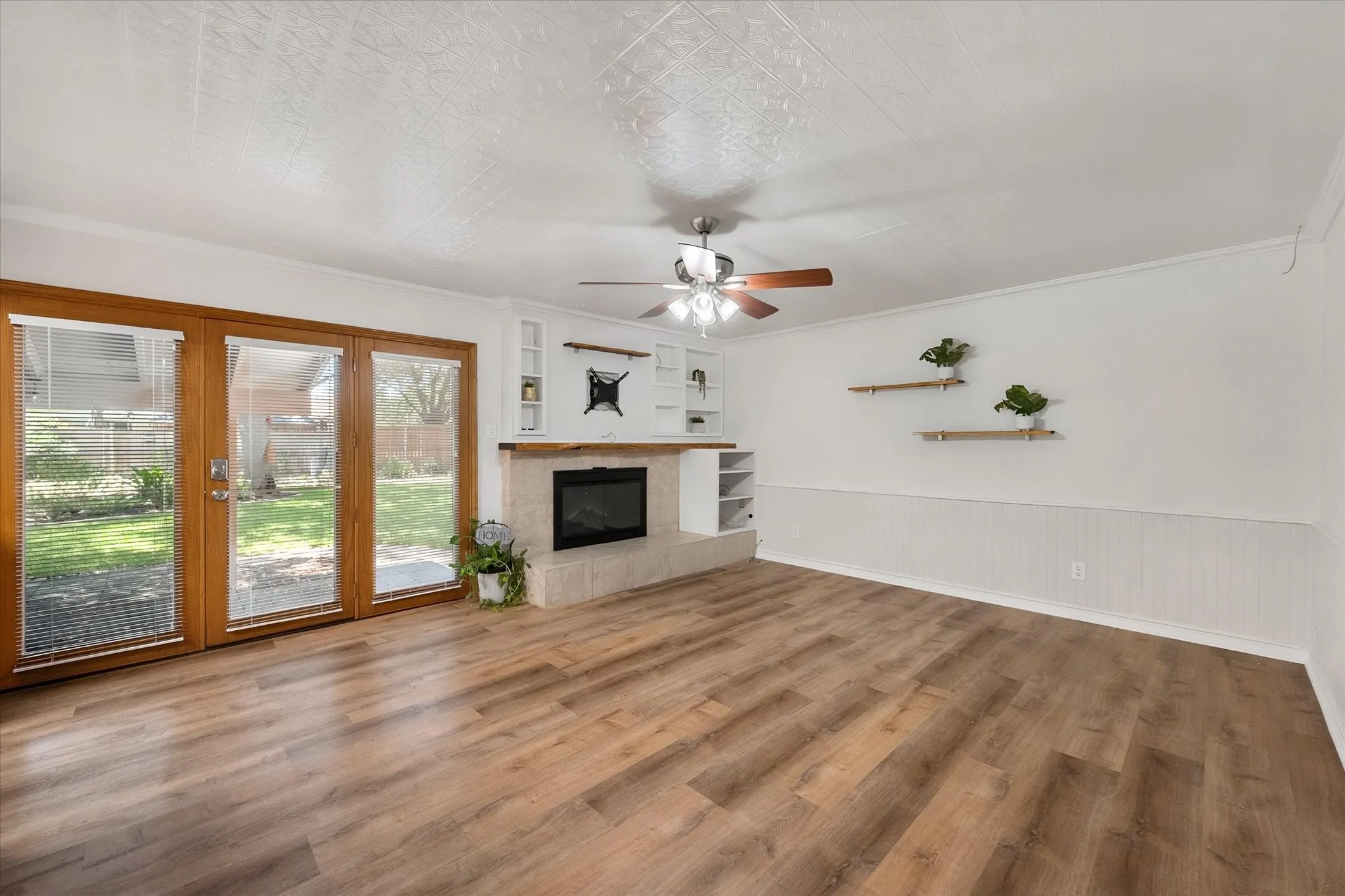 Single Family Residence For Sale in Tarrant County , 7520 Weatherwood Court, Fort Worth, Texas 76133, 3 Bedroom, 2 Bathroom, 2 Garage spaces, 1,914 Sqft, built in 1978, mls#21356304, Real Estate Agent in Fort Worth, Homes For Sale in Tarrant county, Homes For Sale in Fort Worth, Realtor in Fort Worth Texas, Real Estate Brokerage Independent Realty Texas, Luminita Cordes Realtor