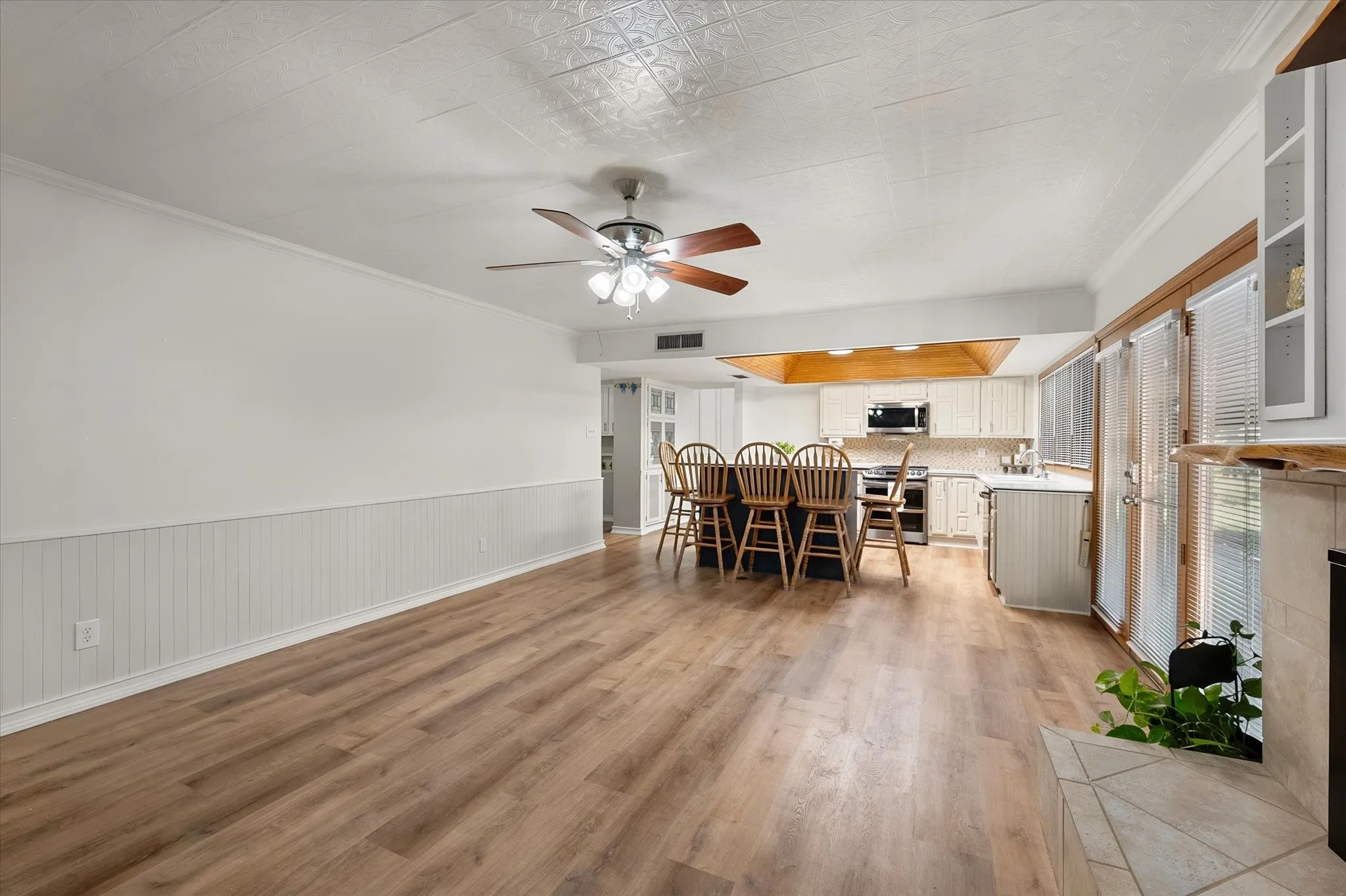 Single Family Residence For Sale in Tarrant County , 7520 Weatherwood Court, Fort Worth, Texas 76133, 3 Bedroom, 2 Bathroom, 2 Garage spaces, 1,914 Sqft, built in 1978, mls#21356304, Real Estate Agent in Fort Worth, Homes For Sale in Tarrant county, Homes For Sale in Fort Worth, Realtor in Fort Worth Texas, Real Estate Brokerage Independent Realty Texas, Luminita Cordes Realtor