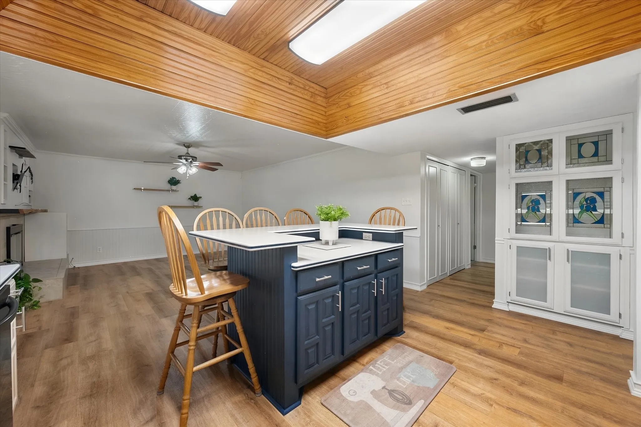 Single Family Residence For Sale in Tarrant County , 7520 Weatherwood Court, Fort Worth, Texas 76133, 3 Bedroom, 2 Bathroom, 2 Garage spaces, 1,914 Sqft, built in 1978, mls#21356304, Real Estate Agent in Fort Worth, Homes For Sale in Tarrant county, Homes For Sale in Fort Worth, Realtor in Fort Worth Texas, Real Estate Brokerage Independent Realty Texas, Luminita Cordes Realtor