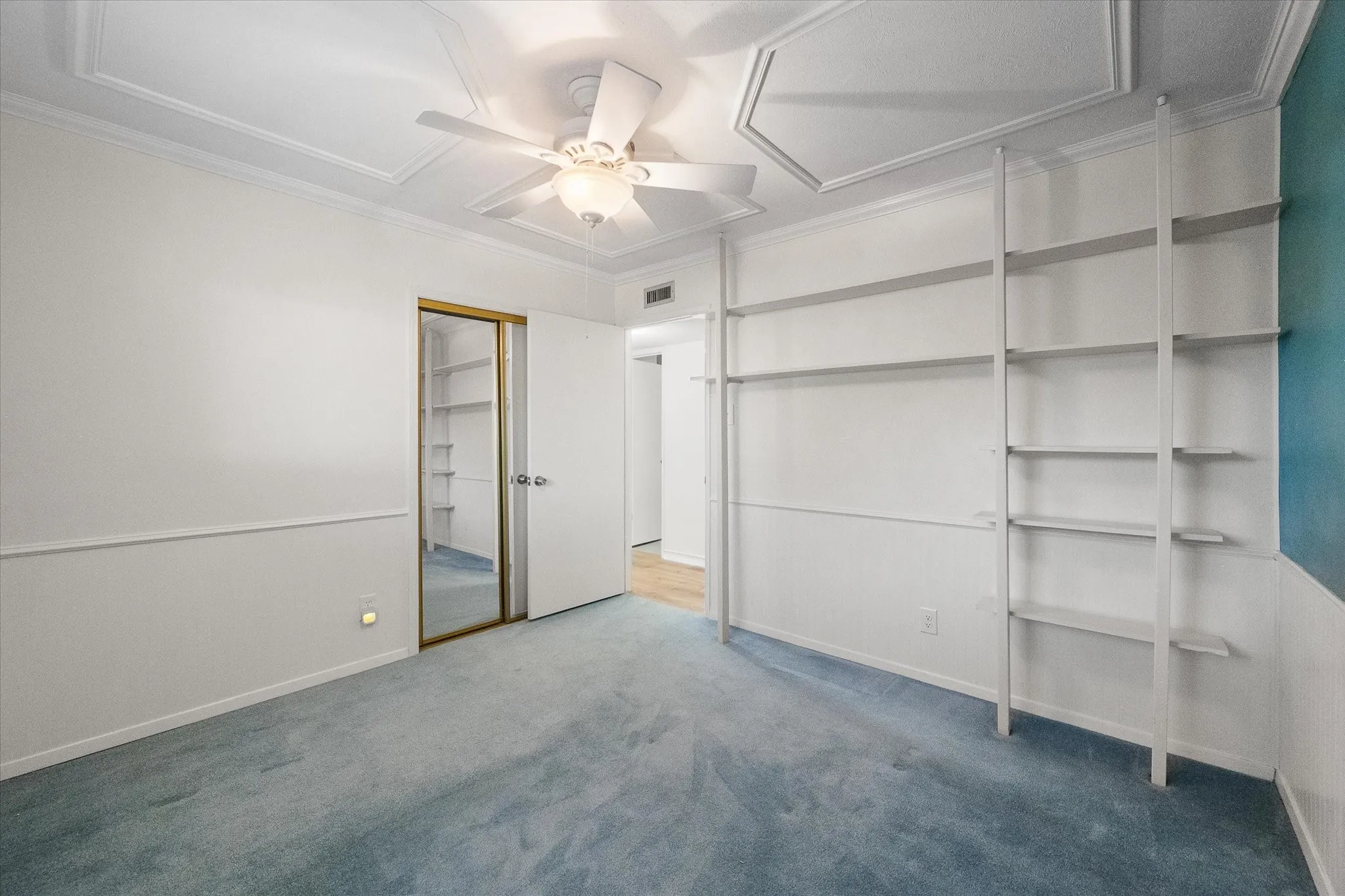 Single Family Residence For Sale in Tarrant County , 7520 Weatherwood Court, Fort Worth, Texas 76133, 3 Bedroom, 2 Bathroom, 2 Garage spaces, 1,914 Sqft, built in 1978, mls#21356304, Real Estate Agent in Fort Worth, Homes For Sale in Tarrant county, Homes For Sale in Fort Worth, Realtor in Fort Worth Texas, Real Estate Brokerage Independent Realty Texas, Luminita Cordes Realtor
