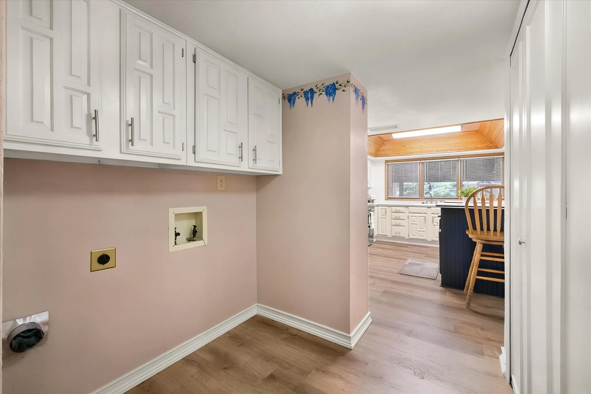Single Family Residence For Sale in Tarrant County , 7520 Weatherwood Court, Fort Worth, Texas 76133, 3 Bedroom, 2 Bathroom, 2 Garage spaces, 1,914 Sqft, built in 1978, mls#21356304, Real Estate Agent in Fort Worth, Homes For Sale in Tarrant county, Homes For Sale in Fort Worth, Realtor in Fort Worth Texas, Real Estate Brokerage Independent Realty Texas, Luminita Cordes Realtor