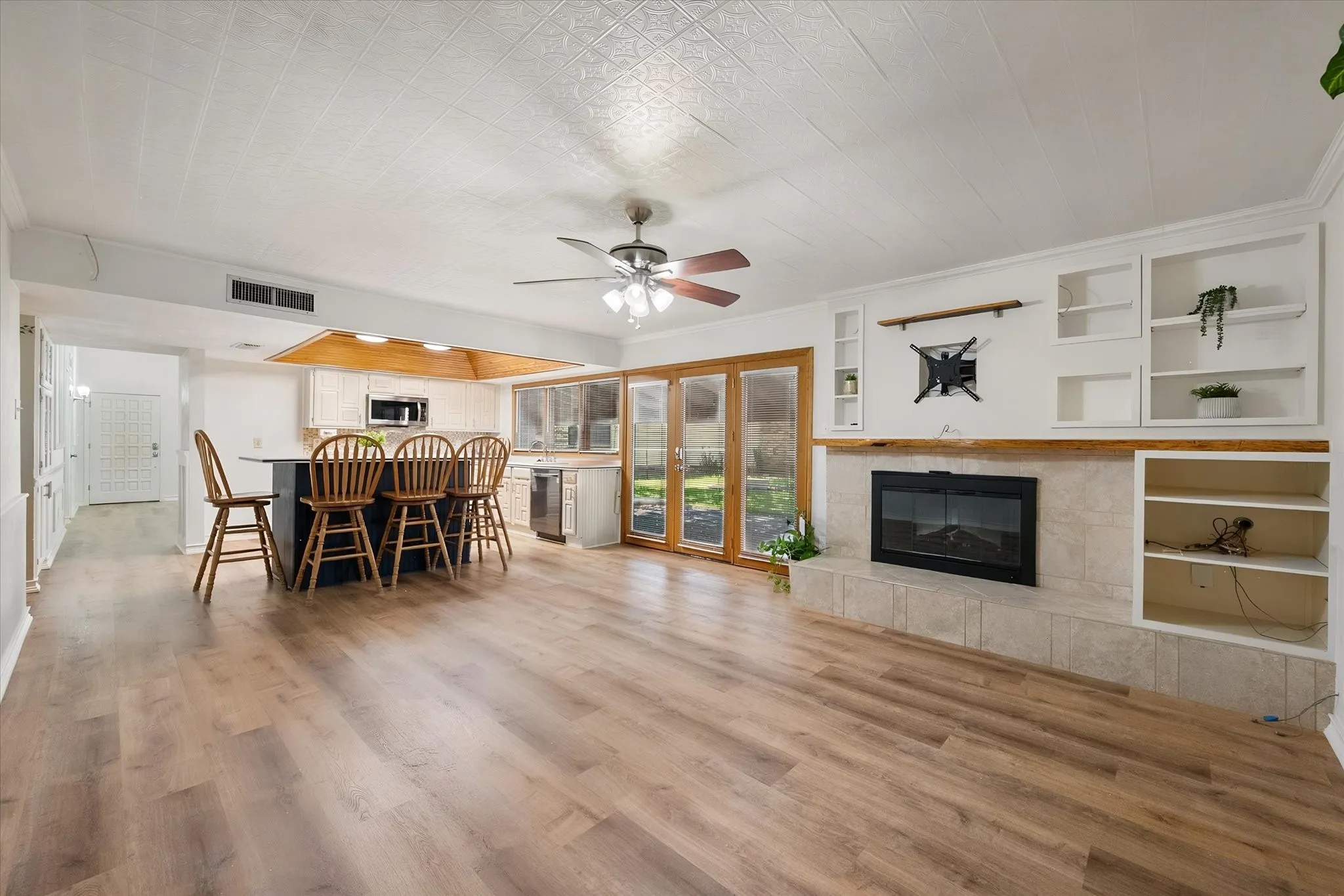 Single Family Residence For Sale in Tarrant County , 7520 Weatherwood Court, Fort Worth, Texas 76133, 3 Bedroom, 2 Bathroom, 2 Garage spaces, 1,914 Sqft, built in 1978, mls#21356304, Real Estate Agent in Fort Worth, Homes For Sale in Tarrant county, Homes For Sale in Fort Worth, Realtor in Fort Worth Texas, Real Estate Brokerage Independent Realty Texas, Luminita Cordes Realtor