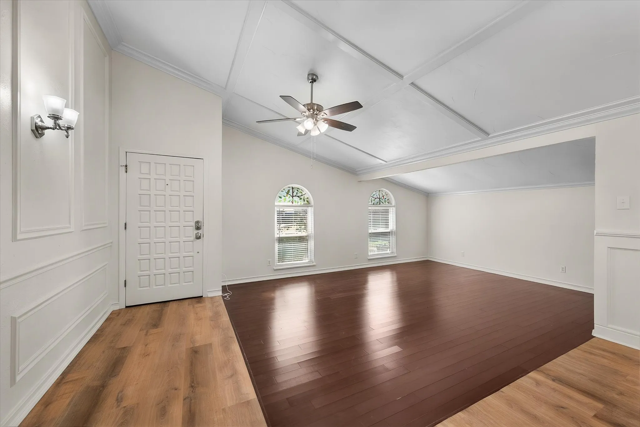 Single Family Residence For Sale in Tarrant County , 7520 Weatherwood Court, Fort Worth, Texas 76133, 3 Bedroom, 2 Bathroom, 2 Garage spaces, 1,914 Sqft, built in 1978, mls#21356304, Real Estate Agent in Fort Worth, Homes For Sale in Tarrant county, Homes For Sale in Fort Worth, Realtor in Fort Worth Texas, Real Estate Brokerage Independent Realty Texas, Luminita Cordes Realtor