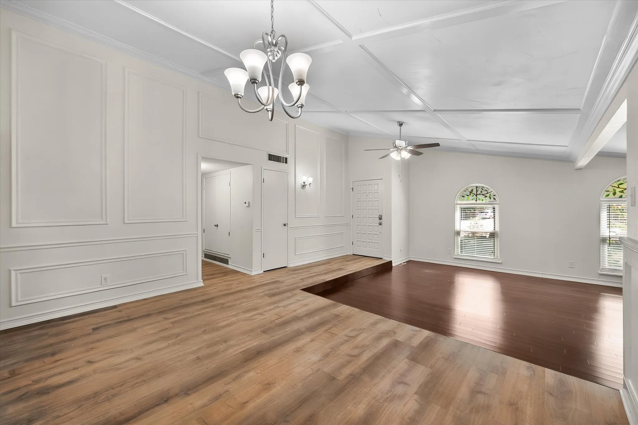 Single Family Residence For Sale in Tarrant County , 7520 Weatherwood Court, Fort Worth, Texas 76133, 3 Bedroom, 2 Bathroom, 2 Garage spaces, 1,914 Sqft, built in 1978, mls#21356304, Real Estate Agent in Fort Worth, Homes For Sale in Tarrant county, Homes For Sale in Fort Worth, Realtor in Fort Worth Texas, Real Estate Brokerage Independent Realty Texas, Luminita Cordes Realtor
