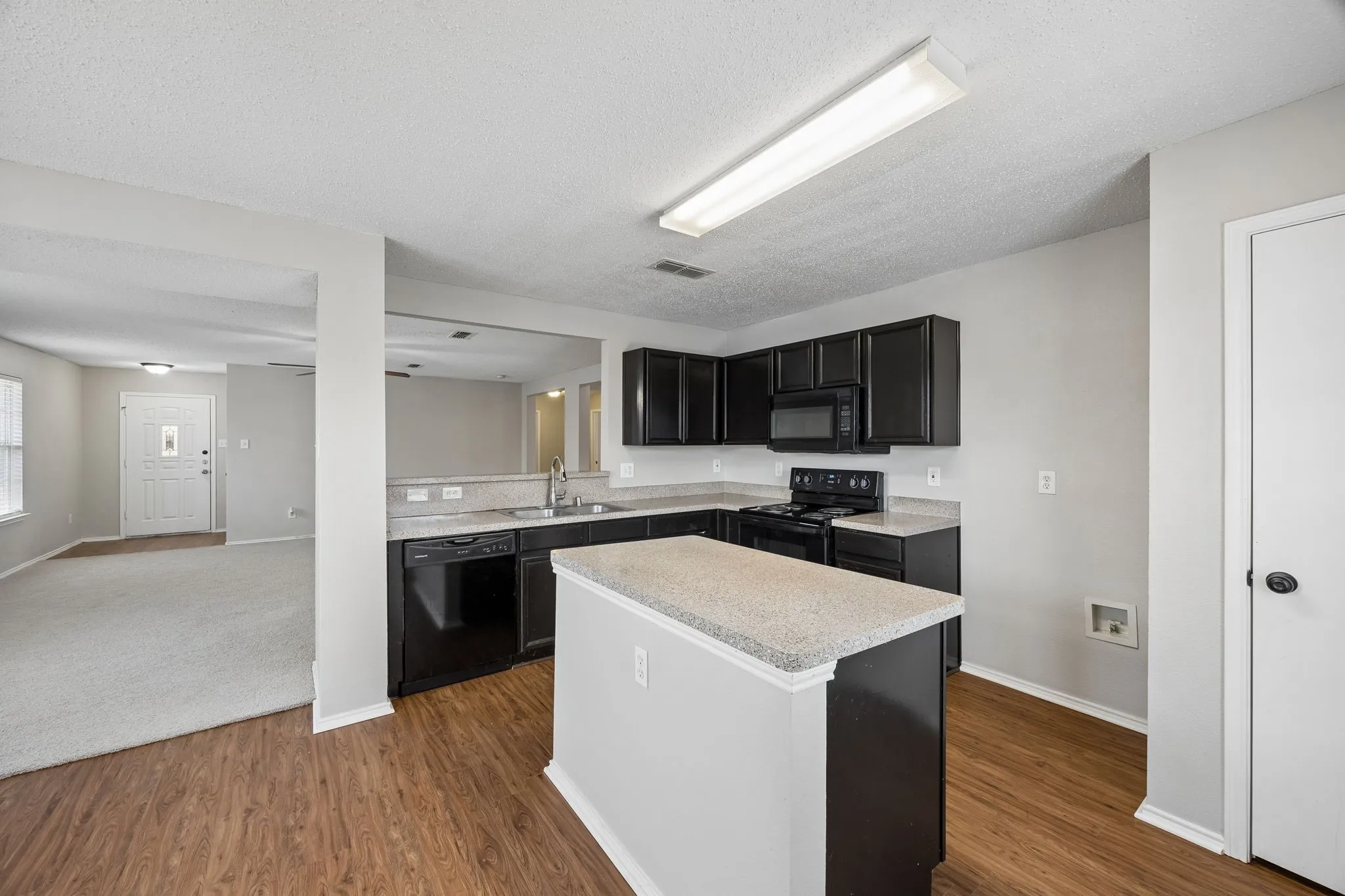 Single Family Residence For Sale in Tarrant County , 2609 Diver Court, Fort Worth, Texas 76119, 4 Bedroom, 2 Bathroom, 2 Garage spaces, 1,888 Sqft, built in 2003, mls#21357414, Real Estate Agent in Fort Worth, Homes For Sale in Tarrant county, Homes For Sale in Fort Worth, Realtor in Fort Worth Texas, Real Estate Brokerage Independent Realty Texas, Luminita Cordes Realtor