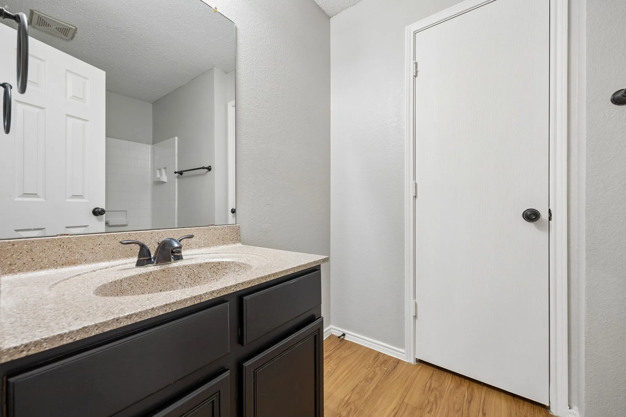 Single Family Residence For Sale in Tarrant County , 2609 Diver Court, Fort Worth, Texas 76119, 4 Bedroom, 2 Bathroom, 2 Garage spaces, 1,888 Sqft, built in 2003, mls#21357414, Real Estate Agent in Fort Worth, Homes For Sale in Tarrant county, Homes For Sale in Fort Worth, Realtor in Fort Worth Texas, Real Estate Brokerage Independent Realty Texas, Luminita Cordes Realtor