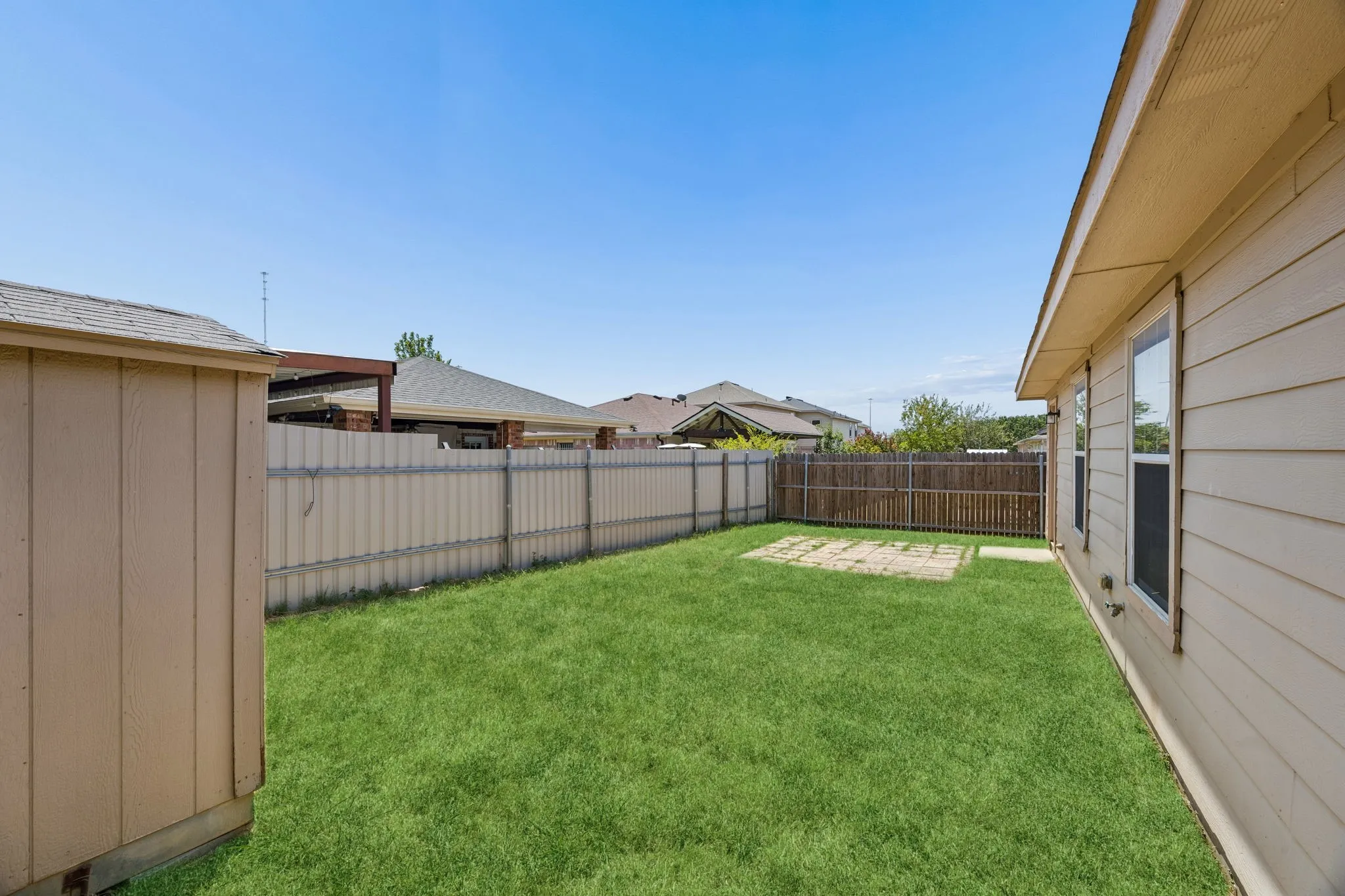 Single Family Residence For Sale in Tarrant County , 2609 Diver Court, Fort Worth, Texas 76119, 4 Bedroom, 2 Bathroom, 2 Garage spaces, 1,888 Sqft, built in 2003, mls#21357414, Real Estate Agent in Fort Worth, Homes For Sale in Tarrant county, Homes For Sale in Fort Worth, Realtor in Fort Worth Texas, Real Estate Brokerage Independent Realty Texas, Luminita Cordes Realtor