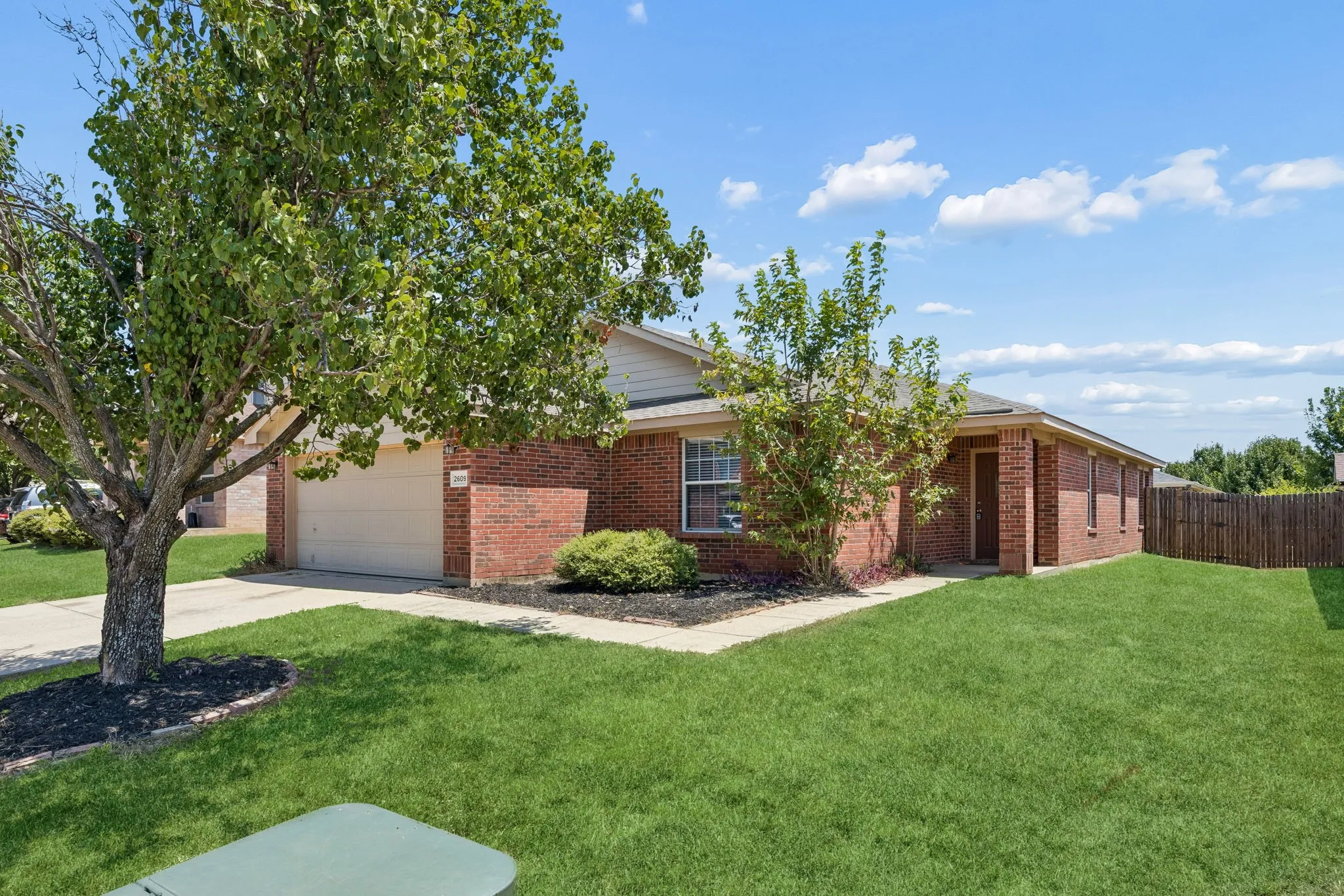 Single Family Residence For Sale in Tarrant County , 2609 Diver Court, Fort Worth, Texas 76119, 4 Bedroom, 2 Bathroom, 2 Garage spaces, 1,888 Sqft, built in 2003, mls#21357414, Real Estate Agent in Fort Worth, Homes For Sale in Tarrant county, Homes For Sale in Fort Worth, Realtor in Fort Worth Texas, Real Estate Brokerage Independent Realty Texas, Luminita Cordes Realtor