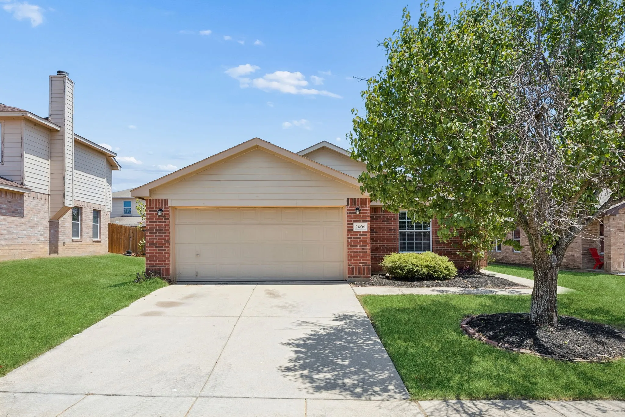 Single Family Residence For Sale in Tarrant County , 2609 Diver Court, Fort Worth, Texas 76119, 4 Bedroom, 2 Bathroom, 2 Garage spaces, 1,888 Sqft, built in 2003, mls#21357414, Real Estate Agent in Fort Worth, Homes For Sale in Tarrant county, Homes For Sale in Fort Worth, Realtor in Fort Worth Texas, Real Estate Brokerage Independent Realty Texas, Luminita Cordes Realtor