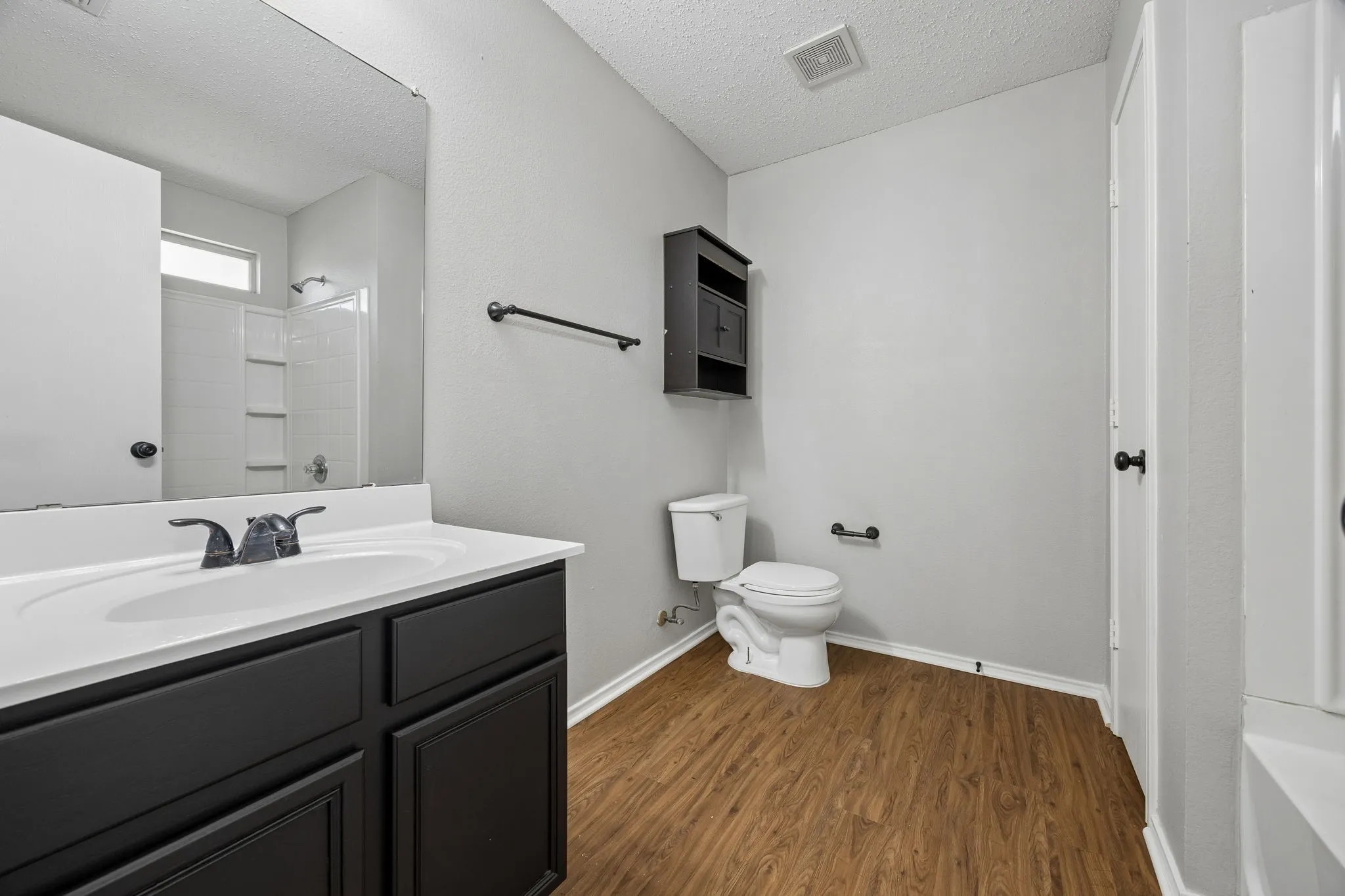 Single Family Residence For Sale in Tarrant County , 2609 Diver Court, Fort Worth, Texas 76119, 4 Bedroom, 2 Bathroom, 2 Garage spaces, 1,888 Sqft, built in 2003, mls#21357414, Real Estate Agent in Fort Worth, Homes For Sale in Tarrant county, Homes For Sale in Fort Worth, Realtor in Fort Worth Texas, Real Estate Brokerage Independent Realty Texas, Luminita Cordes Realtor