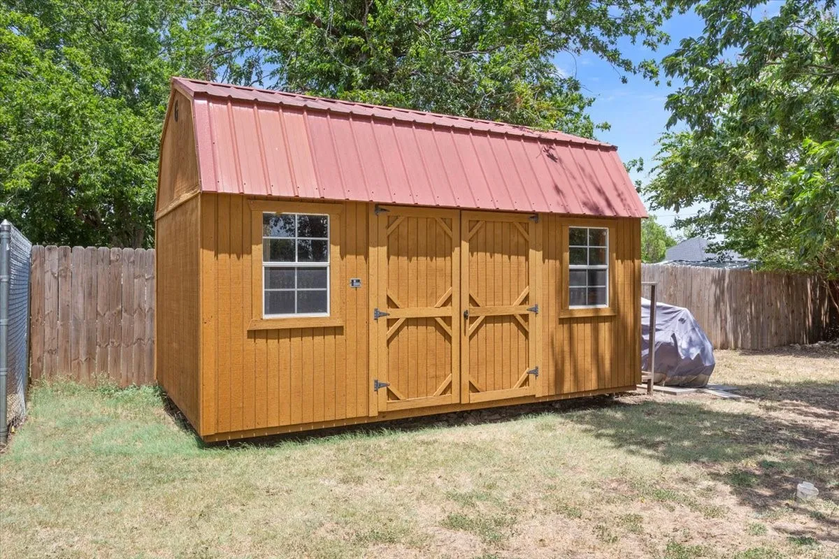 Single Family Residence For Sale in Mc Lennan County , 9142 5TH Street, Crawford, Texas 76638, 3 Bedroom, 2 Bathroom, Garage spaces, 1,384 Sqft, built in 1903, Price $235,000, mls#21354138, Real Estate Agent in Crawford, Homes For Sale in Mc Lennan county, Homes For Sale in Crawford, Realtor in Crawford Texas, Real Estate Brokerage Independent Realty Texas, Luminita Cordes Realtor