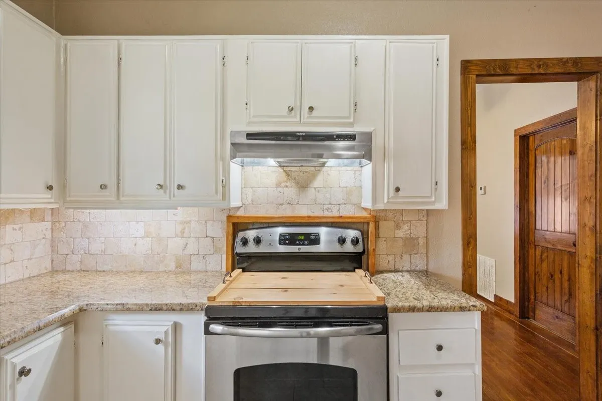 Single Family Residence For Sale in Mc Lennan County , 9142 5TH Street, Crawford, Texas 76638, 3 Bedroom, 2 Bathroom, Garage spaces, 1,384 Sqft, built in 1903, Price $235,000, mls#21354138, Real Estate Agent in Crawford, Homes For Sale in Mc Lennan county, Homes For Sale in Crawford, Realtor in Crawford Texas, Real Estate Brokerage Independent Realty Texas, Luminita Cordes Realtor
