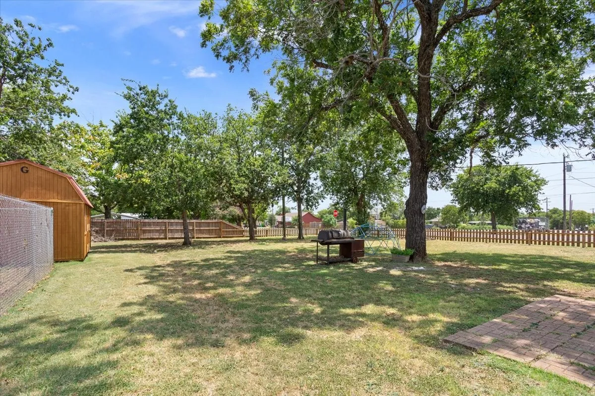 Single Family Residence For Sale in Mc Lennan County , 9142 5TH Street, Crawford, Texas 76638, 3 Bedroom, 2 Bathroom, Garage spaces, 1,384 Sqft, built in 1903, Price $235,000, mls#21354138, Real Estate Agent in Crawford, Homes For Sale in Mc Lennan county, Homes For Sale in Crawford, Realtor in Crawford Texas, Real Estate Brokerage Independent Realty Texas, Luminita Cordes Realtor