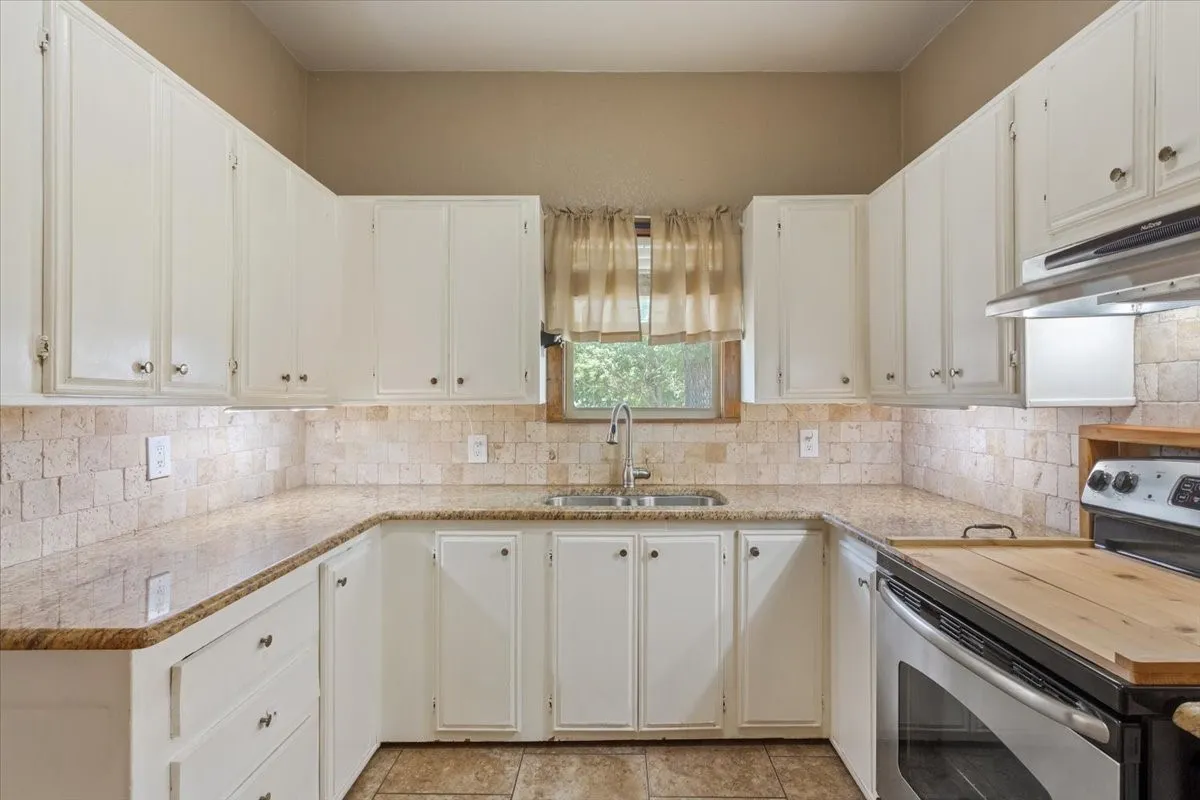 Single Family Residence For Sale in Mc Lennan County , 9142 5TH Street, Crawford, Texas 76638, 3 Bedroom, 2 Bathroom, Garage spaces, 1,384 Sqft, built in 1903, Price $235,000, mls#21354138, Real Estate Agent in Crawford, Homes For Sale in Mc Lennan county, Homes For Sale in Crawford, Realtor in Crawford Texas, Real Estate Brokerage Independent Realty Texas, Luminita Cordes Realtor