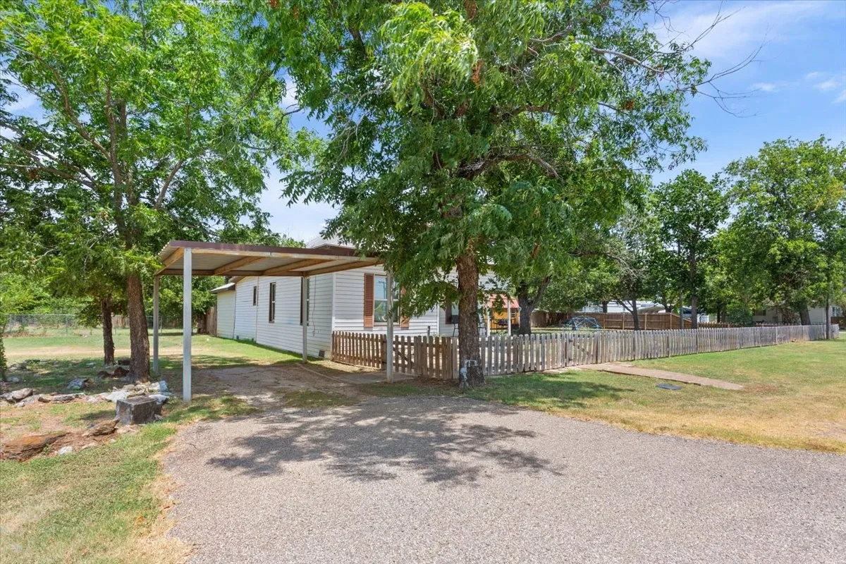 Single Family Residence For Sale in Mc Lennan County , 9142 5TH Street, Crawford, Texas 76638, 3 Bedroom, 2 Bathroom, Garage spaces, 1,384 Sqft, built in 1903, Price $235,000, mls#21354138, Real Estate Agent in Crawford, Homes For Sale in Mc Lennan county, Homes For Sale in Crawford, Realtor in Crawford Texas, Real Estate Brokerage Independent Realty Texas, Luminita Cordes Realtor
