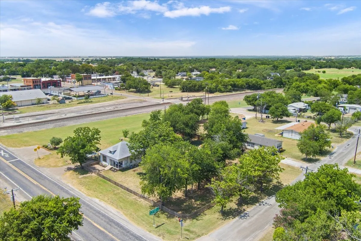 Single Family Residence For Sale in Mc Lennan County , 9142 5TH Street, Crawford, Texas 76638, 3 Bedroom, 2 Bathroom, Garage spaces, 1,384 Sqft, built in 1903, Price $235,000, mls#21354138, Real Estate Agent in Crawford, Homes For Sale in Mc Lennan county, Homes For Sale in Crawford, Realtor in Crawford Texas, Real Estate Brokerage Independent Realty Texas, Luminita Cordes Realtor