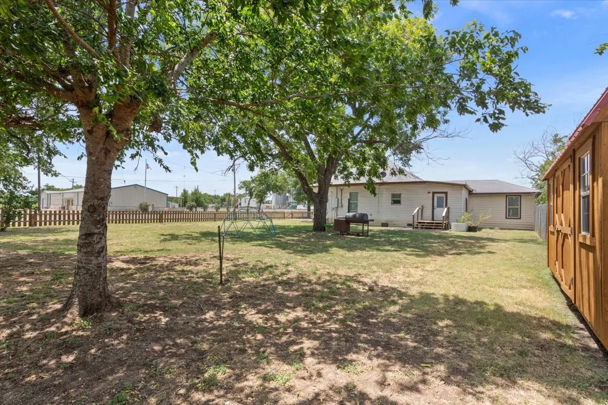 Single Family Residence For Sale in Mc Lennan County , 9142 5TH Street, Crawford, Texas 76638, 3 Bedroom, 2 Bathroom, Garage spaces, 1,384 Sqft, built in 1903, Price $235,000, mls#21354138, Real Estate Agent in Crawford, Homes For Sale in Mc Lennan county, Homes For Sale in Crawford, Realtor in Crawford Texas, Real Estate Brokerage Independent Realty Texas, Luminita Cordes Realtor