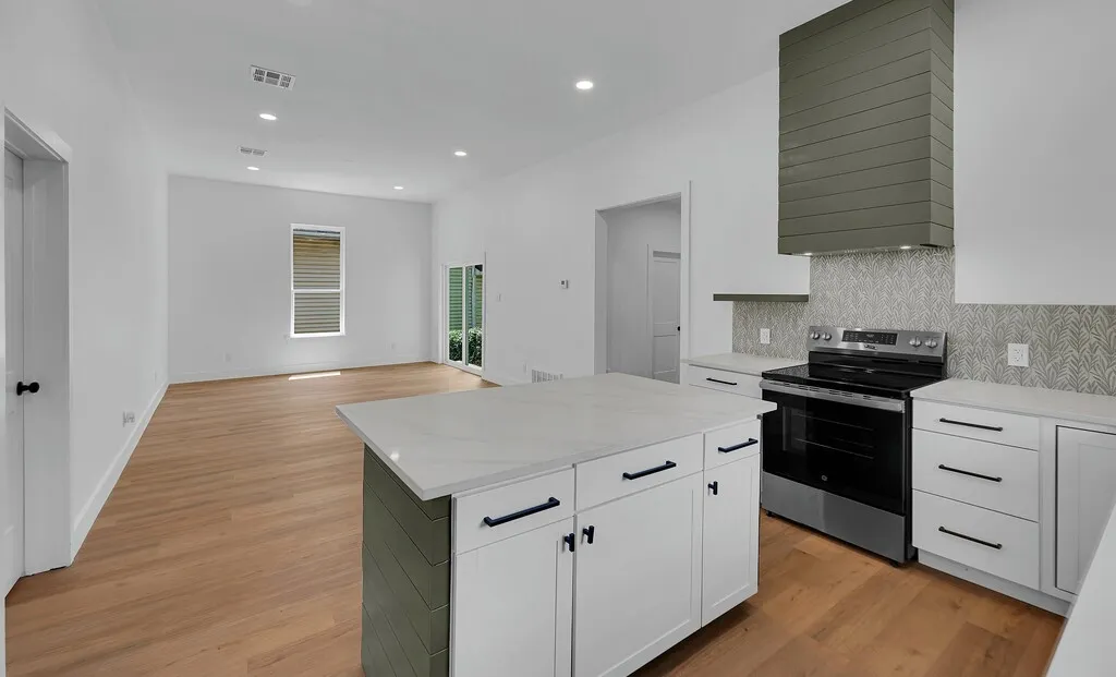 Single Family Residence For Sale in Mc Lennan County , 914 N 10th Street, Waco, Texas 76707, 3 Bedroom, 2 Bathroom, Garage spaces, 1,152 Sqft, built in 1925, mls#21357307, Real Estate Agent in Waco, Homes For Sale in Mc Lennan county, Homes For Sale in Waco, Realtor in Waco Texas, Real Estate Brokerage Independent Realty Texas, Luminita Cordes Realtor