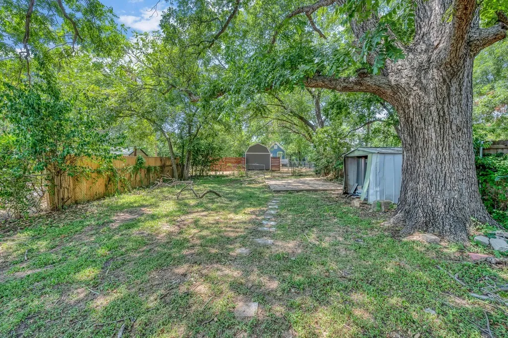 Single Family Residence For Sale in Mc Lennan County , 914 N 10th Street, Waco, Texas 76707, 3 Bedroom, 2 Bathroom, Garage spaces, 1,152 Sqft, built in 1925, mls#21357307, Real Estate Agent in Waco, Homes For Sale in Mc Lennan county, Homes For Sale in Waco, Realtor in Waco Texas, Real Estate Brokerage Independent Realty Texas, Luminita Cordes Realtor