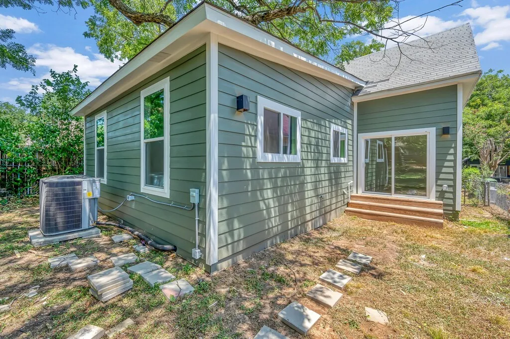 Single Family Residence For Sale in Mc Lennan County , 914 N 10th Street, Waco, Texas 76707, 3 Bedroom, 2 Bathroom, Garage spaces, 1,152 Sqft, built in 1925, mls#21357307, Real Estate Agent in Waco, Homes For Sale in Mc Lennan county, Homes For Sale in Waco, Realtor in Waco Texas, Real Estate Brokerage Independent Realty Texas, Luminita Cordes Realtor