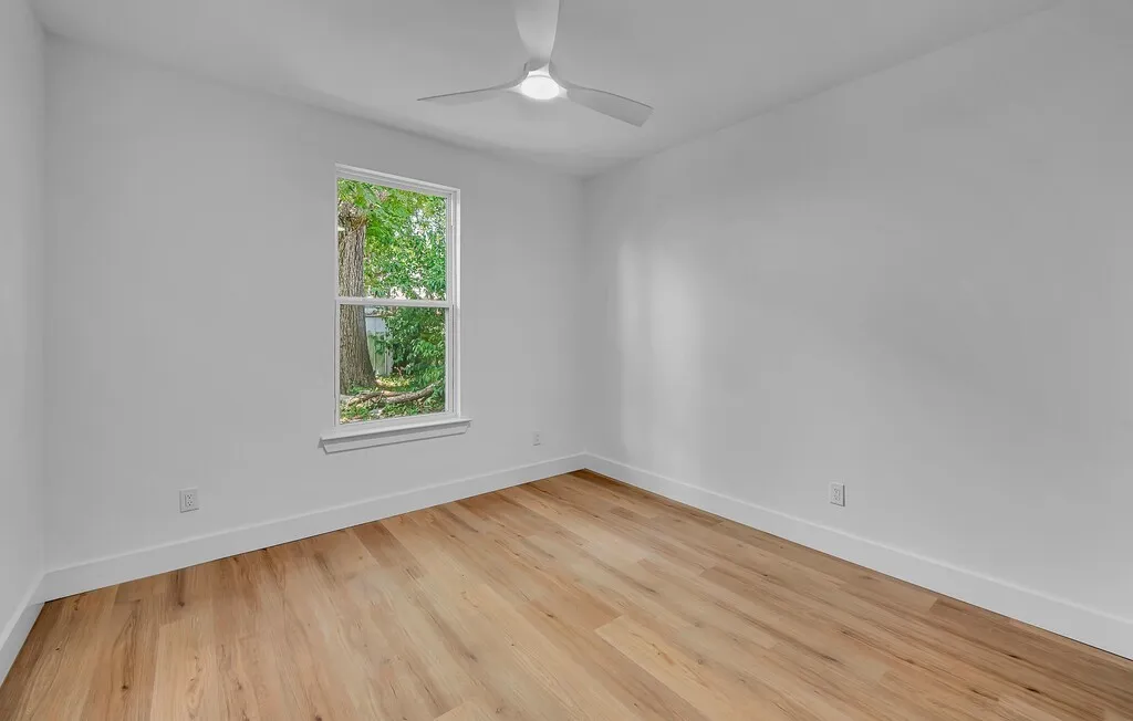 Single Family Residence For Sale in Mc Lennan County , 914 N 10th Street, Waco, Texas 76707, 3 Bedroom, 2 Bathroom, Garage spaces, 1,152 Sqft, built in 1925, mls#21357307, Real Estate Agent in Waco, Homes For Sale in Mc Lennan county, Homes For Sale in Waco, Realtor in Waco Texas, Real Estate Brokerage Independent Realty Texas, Luminita Cordes Realtor