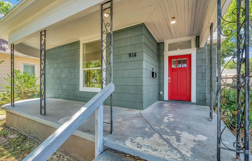 Single Family Residence For Sale in Mc Lennan County , 914 N 10th Street, Waco, Texas 76707, 3 Bedroom, 2 Bathroom, Garage spaces, 1,152 Sqft, built in 1925, mls#21357307, Real Estate Agent in Waco, Homes For Sale in Mc Lennan county, Homes For Sale in Waco, Realtor in Waco Texas, Real Estate Brokerage Independent Realty Texas, Luminita Cordes Realtor
