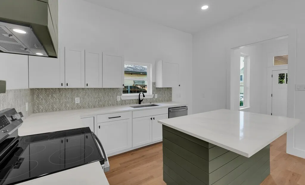 Single Family Residence For Sale in Mc Lennan County , 914 N 10th Street, Waco, Texas 76707, 3 Bedroom, 2 Bathroom, Garage spaces, 1,152 Sqft, built in 1925, mls#21357307, Real Estate Agent in Waco, Homes For Sale in Mc Lennan county, Homes For Sale in Waco, Realtor in Waco Texas, Real Estate Brokerage Independent Realty Texas, Luminita Cordes Realtor