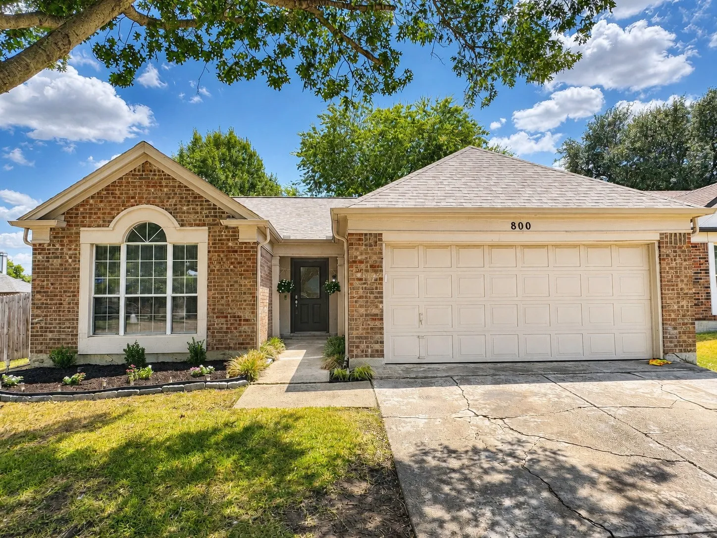 Single Family Residence For Sale in Tarrant County , 800 Bracken Place, Arlington, Texas 76017, 3 Bedroom, 2 Bathroom, 2 Garage spaces, 1,406 Sqft, built in 1987, mls#21355966, Real Estate Agent in Arlington, Homes For Sale in Tarrant county, Homes For Sale in Arlington, Realtor in Arlington Texas, Real Estate Brokerage Independent Realty Texas, Luminita Cordes Realtor