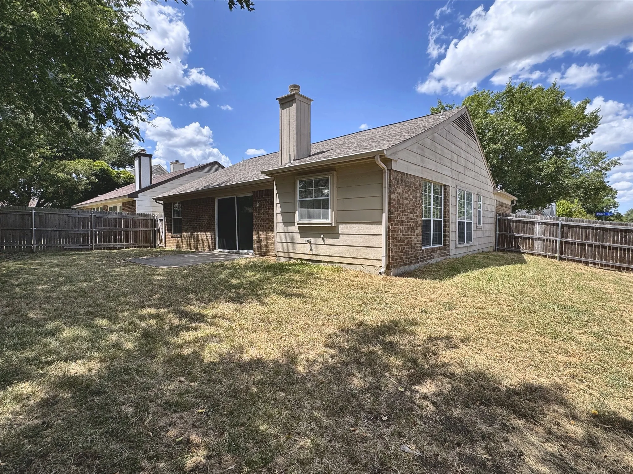 Single Family Residence For Sale in Tarrant County , 800 Bracken Place, Arlington, Texas 76017, 3 Bedroom, 2 Bathroom, 2 Garage spaces, 1,406 Sqft, built in 1987, mls#21355966, Real Estate Agent in Arlington, Homes For Sale in Tarrant county, Homes For Sale in Arlington, Realtor in Arlington Texas, Real Estate Brokerage Independent Realty Texas, Luminita Cordes Realtor