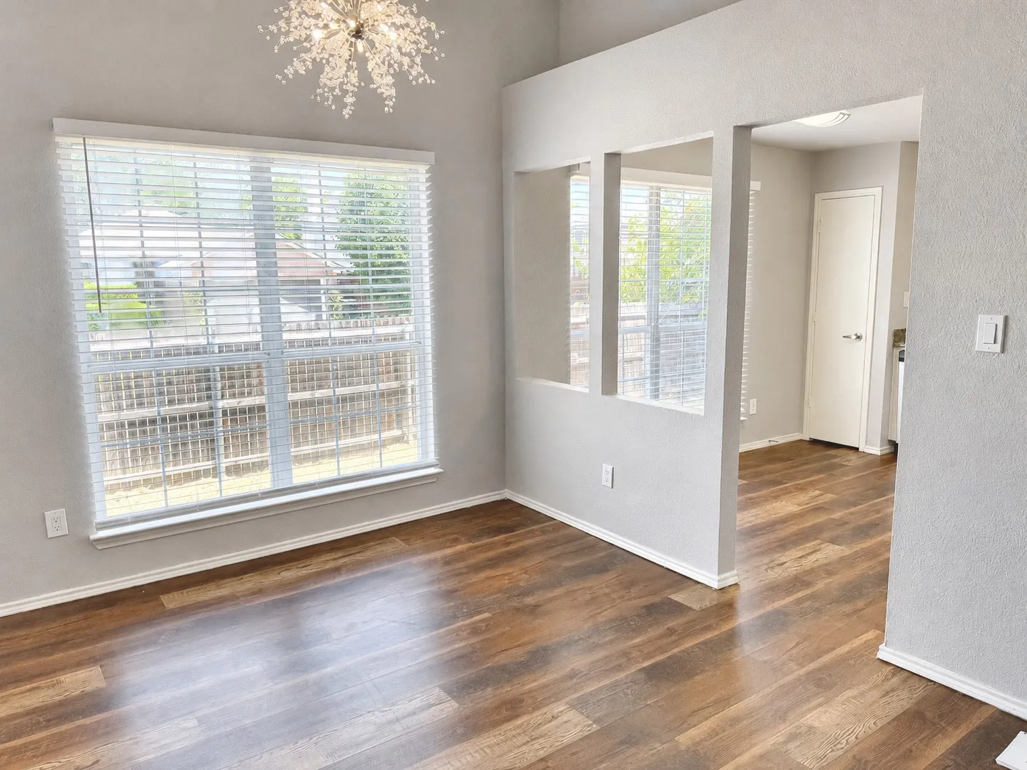 Single Family Residence For Sale in Tarrant County , 800 Bracken Place, Arlington, Texas 76017, 3 Bedroom, 2 Bathroom, 2 Garage spaces, 1,406 Sqft, built in 1987, mls#21355966, Real Estate Agent in Arlington, Homes For Sale in Tarrant county, Homes For Sale in Arlington, Realtor in Arlington Texas, Real Estate Brokerage Independent Realty Texas, Luminita Cordes Realtor