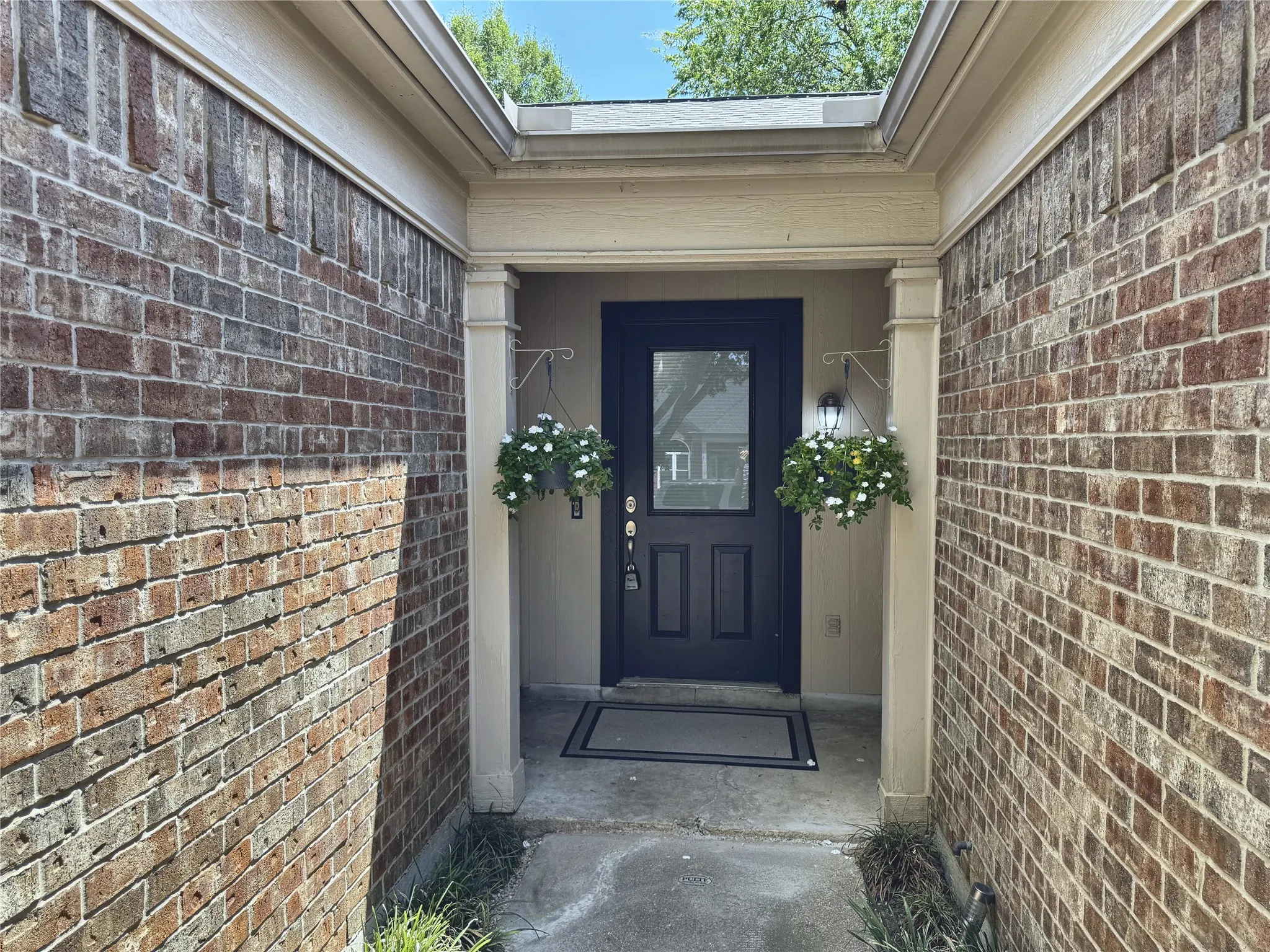Single Family Residence For Sale in Tarrant County , 800 Bracken Place, Arlington, Texas 76017, 3 Bedroom, 2 Bathroom, 2 Garage spaces, 1,406 Sqft, built in 1987, mls#21355966, Real Estate Agent in Arlington, Homes For Sale in Tarrant county, Homes For Sale in Arlington, Realtor in Arlington Texas, Real Estate Brokerage Independent Realty Texas, Luminita Cordes Realtor