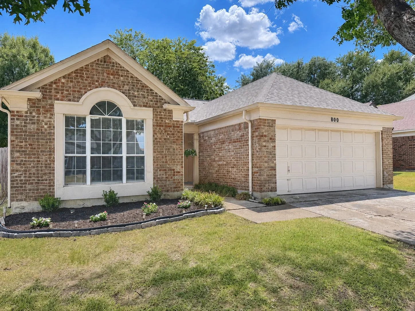 Single Family Residence For Sale in Tarrant County , 800 Bracken Place, Arlington, Texas 76017, 3 Bedroom, 2 Bathroom, 2 Garage spaces, 1,406 Sqft, built in 1987, mls#21355966, Real Estate Agent in Arlington, Homes For Sale in Tarrant county, Homes For Sale in Arlington, Realtor in Arlington Texas, Real Estate Brokerage Independent Realty Texas, Luminita Cordes Realtor