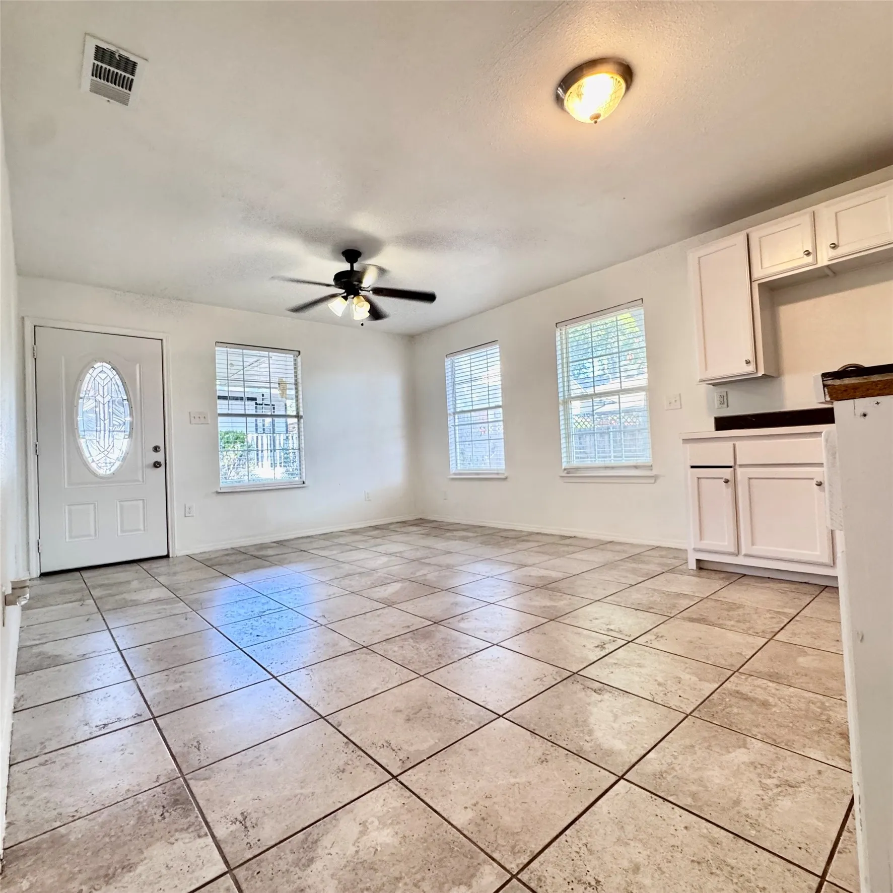 Single Family Residence For Sale in Tarrant County , 1912 Hurley Avenue, Fort Worth, Texas 76110, 3 Bedroom, 1 Bathroom, Garage spaces, 1,357 Sqft, built in 1917, mls#21354479, Real Estate Agent in Fort Worth, Homes For Sale in Tarrant county, Homes For Sale in Fort Worth, Realtor in Fort Worth Texas, Real Estate Brokerage Independent Realty Texas, Luminita Cordes Realtor